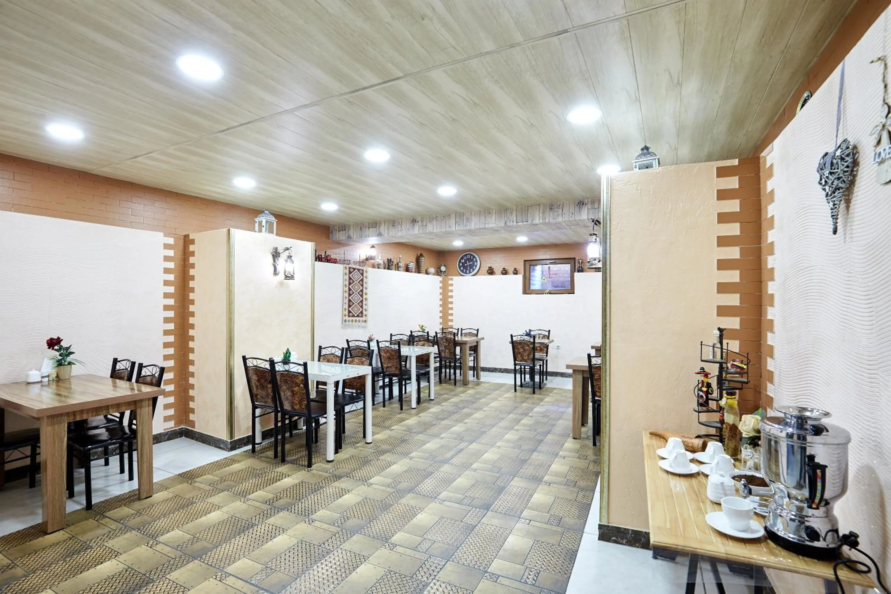 Restaurant/places to eat in Hotel Diadema