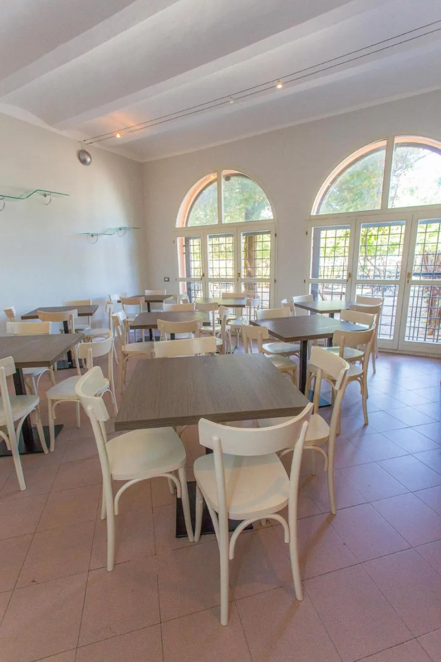 Restaurant/places to eat in Student's Hostel Estense