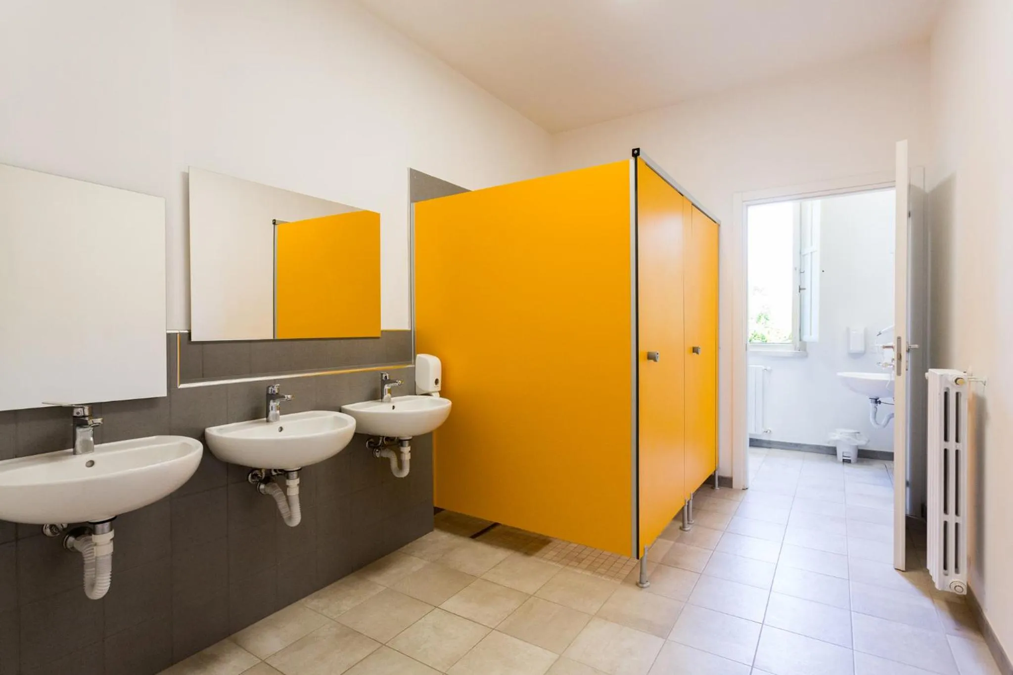 Bathroom in Student's Hostel Estense