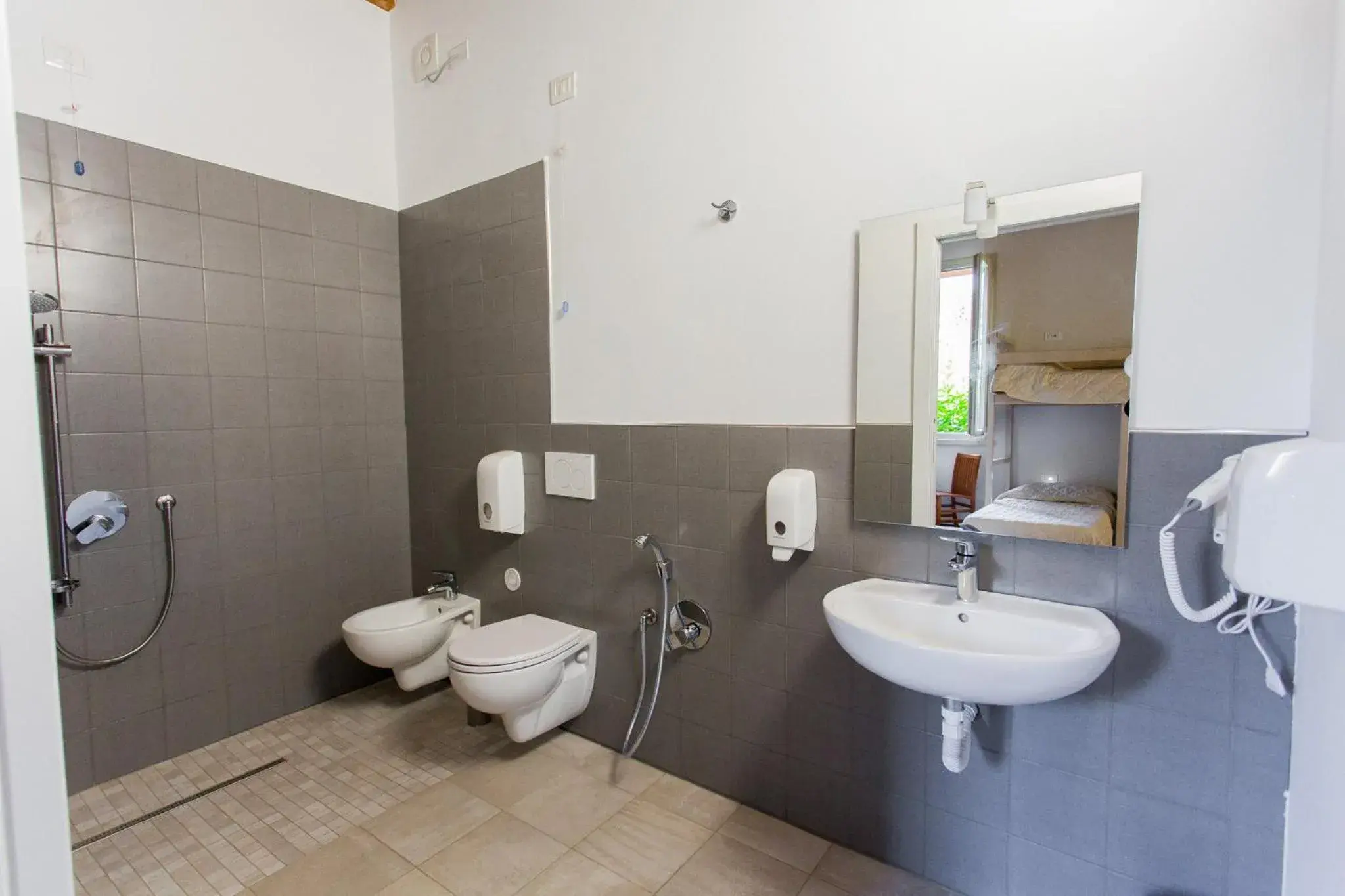 Family Room with Private Bathroom in Student's Hostel Estense Family Room with Private Bathroom in Student's Hostel Estense