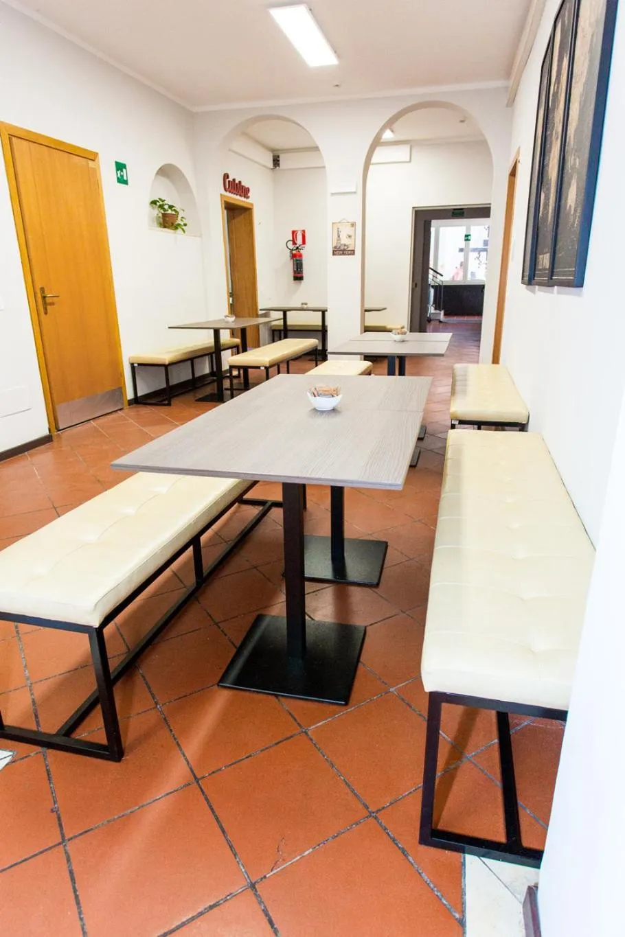 Restaurant/places to eat in Student's Hostel Estense