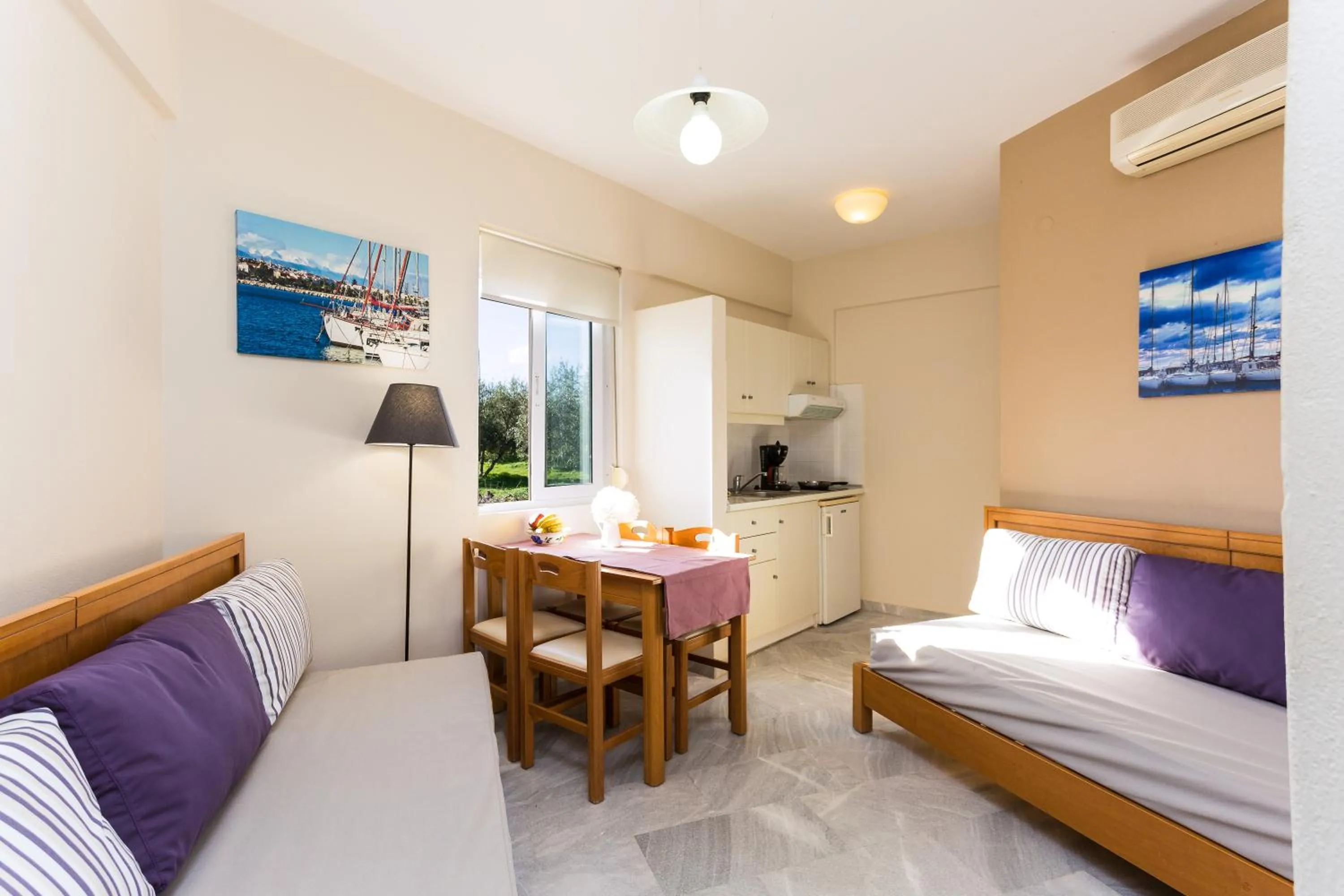 Dining area, Bed in Radamanthy's Hotel Apartments