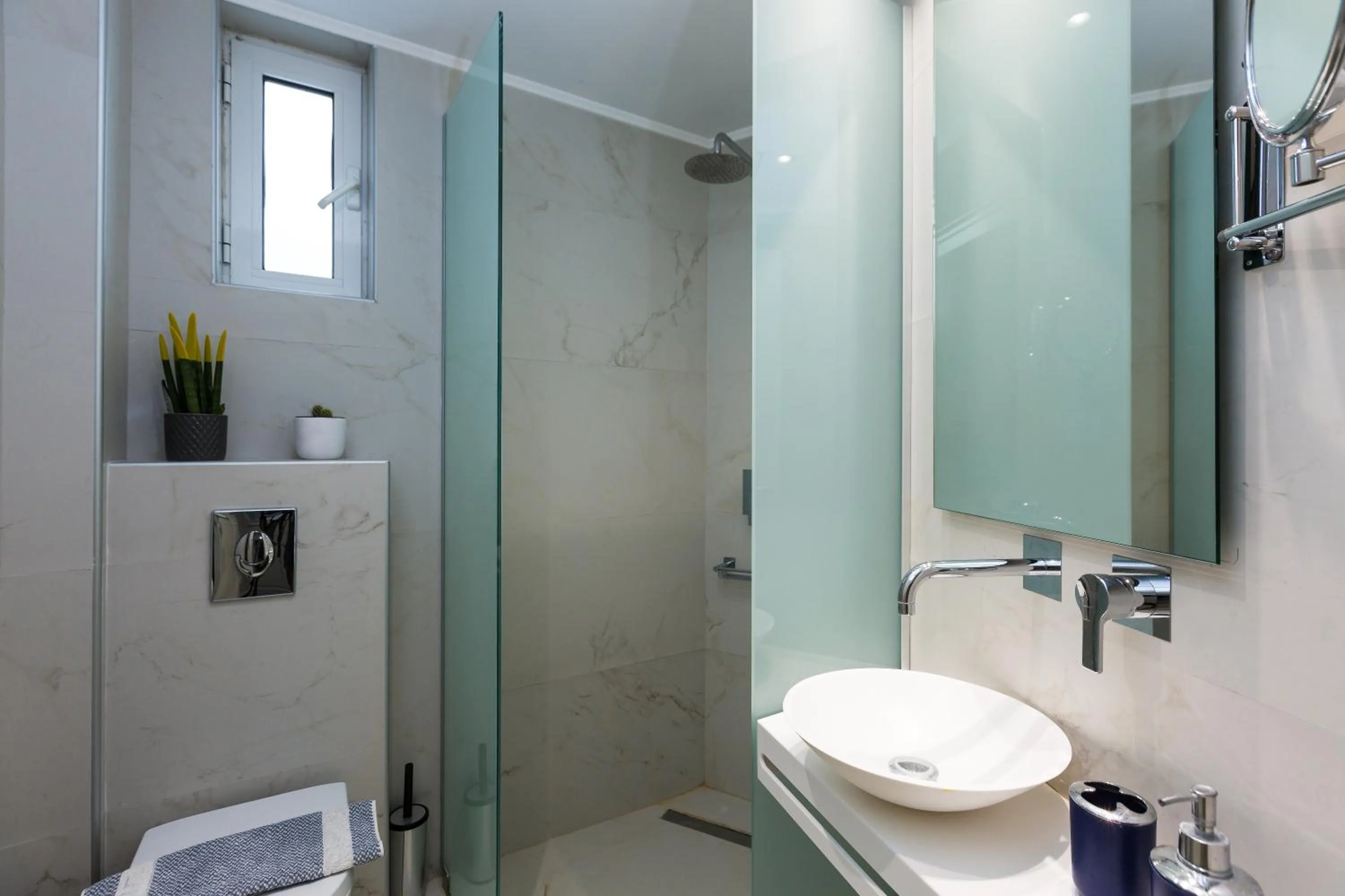 Bathroom in Radamanthy's Hotel Apartments