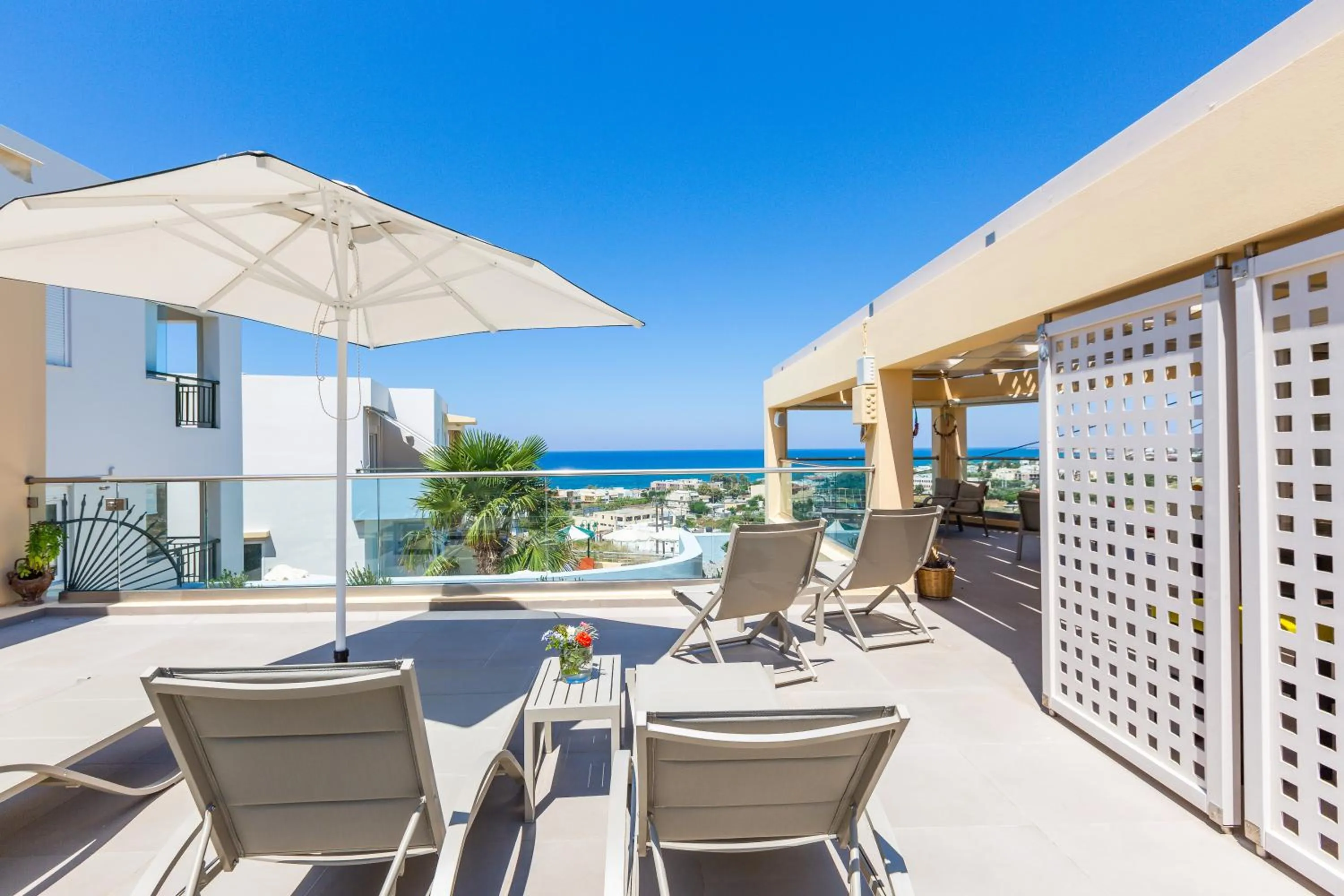 Lounge or bar in Radamanthy's Hotel Apartments