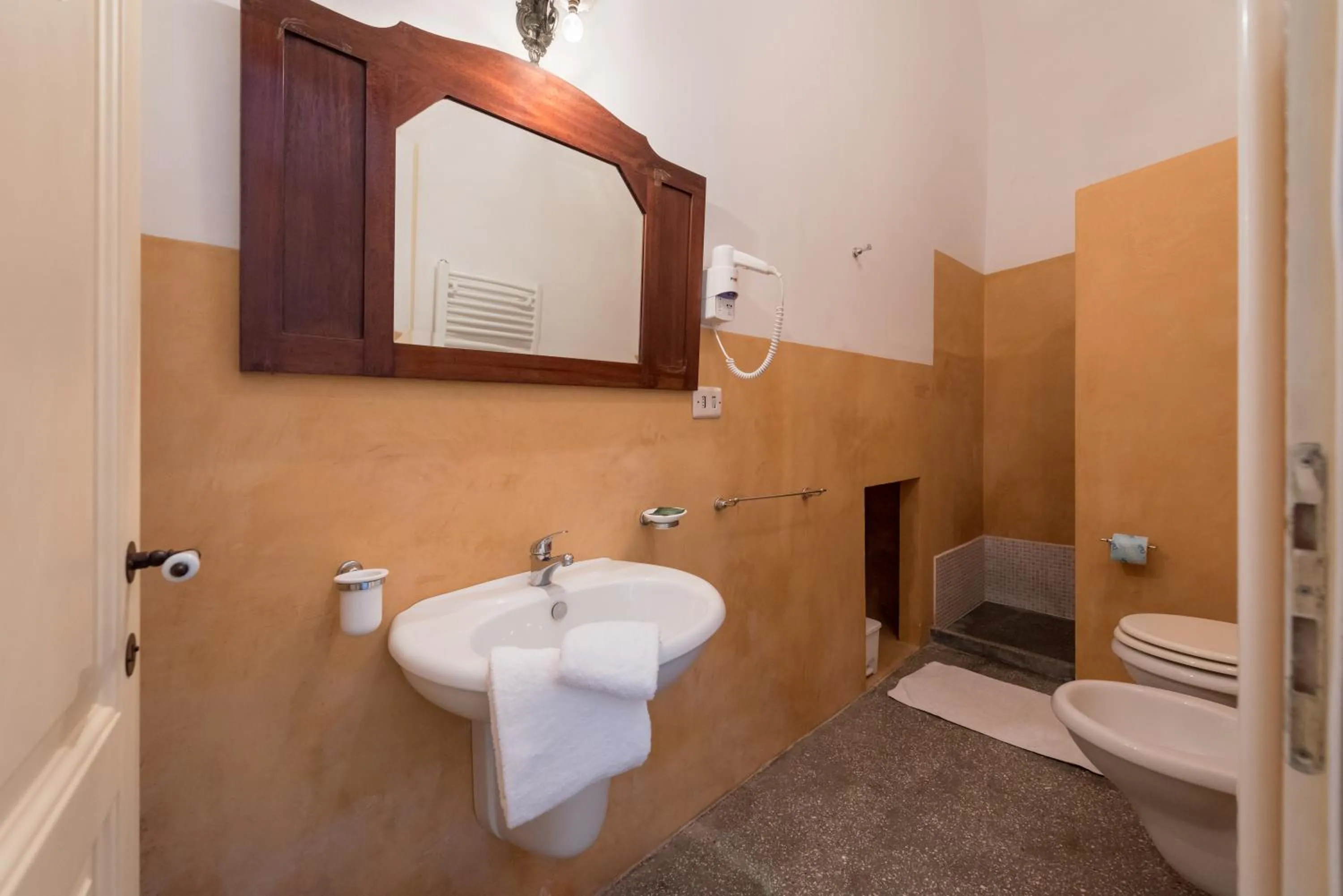 Bathroom in Palazzo Laura