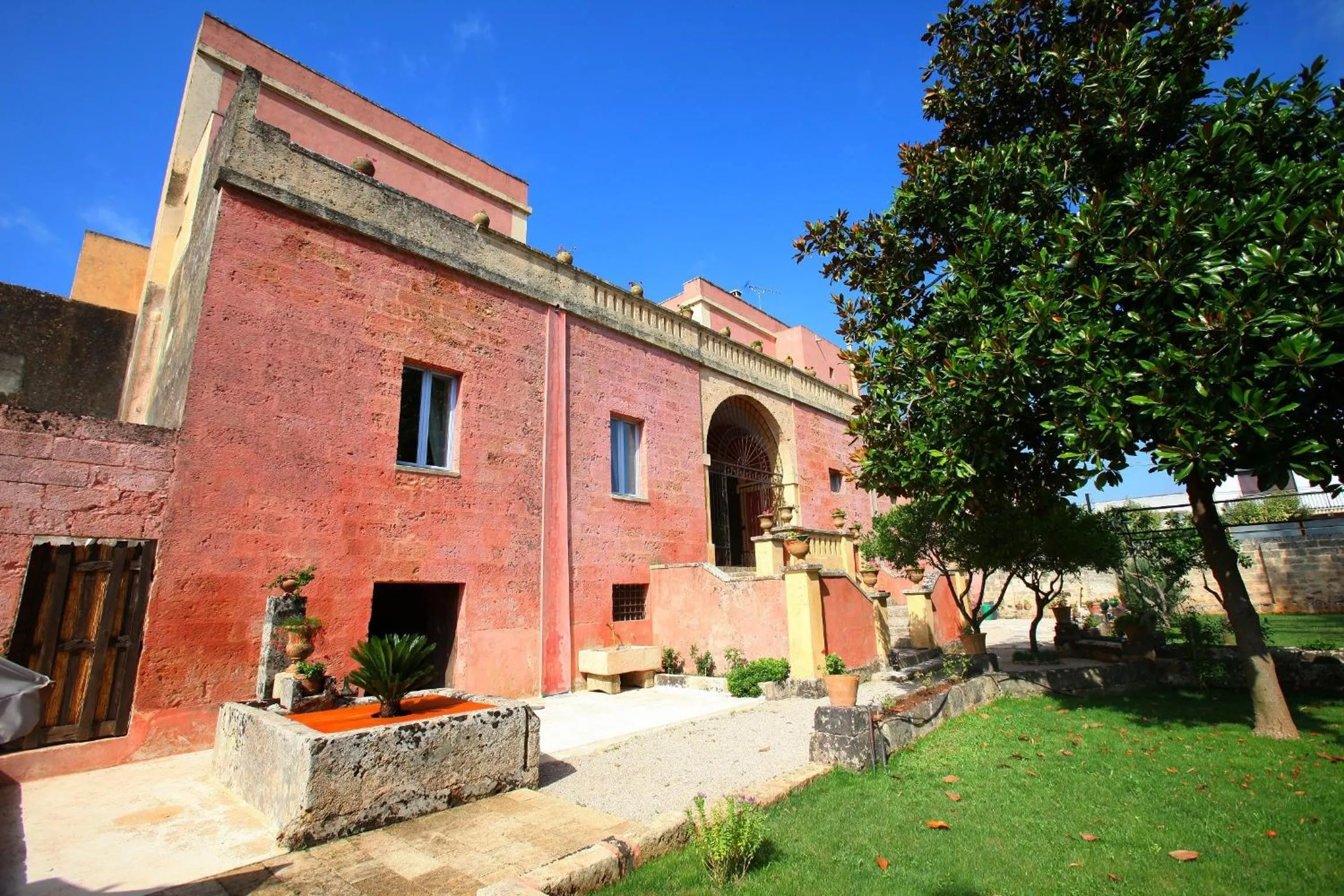 Facade/entrance in Palazzo Laura