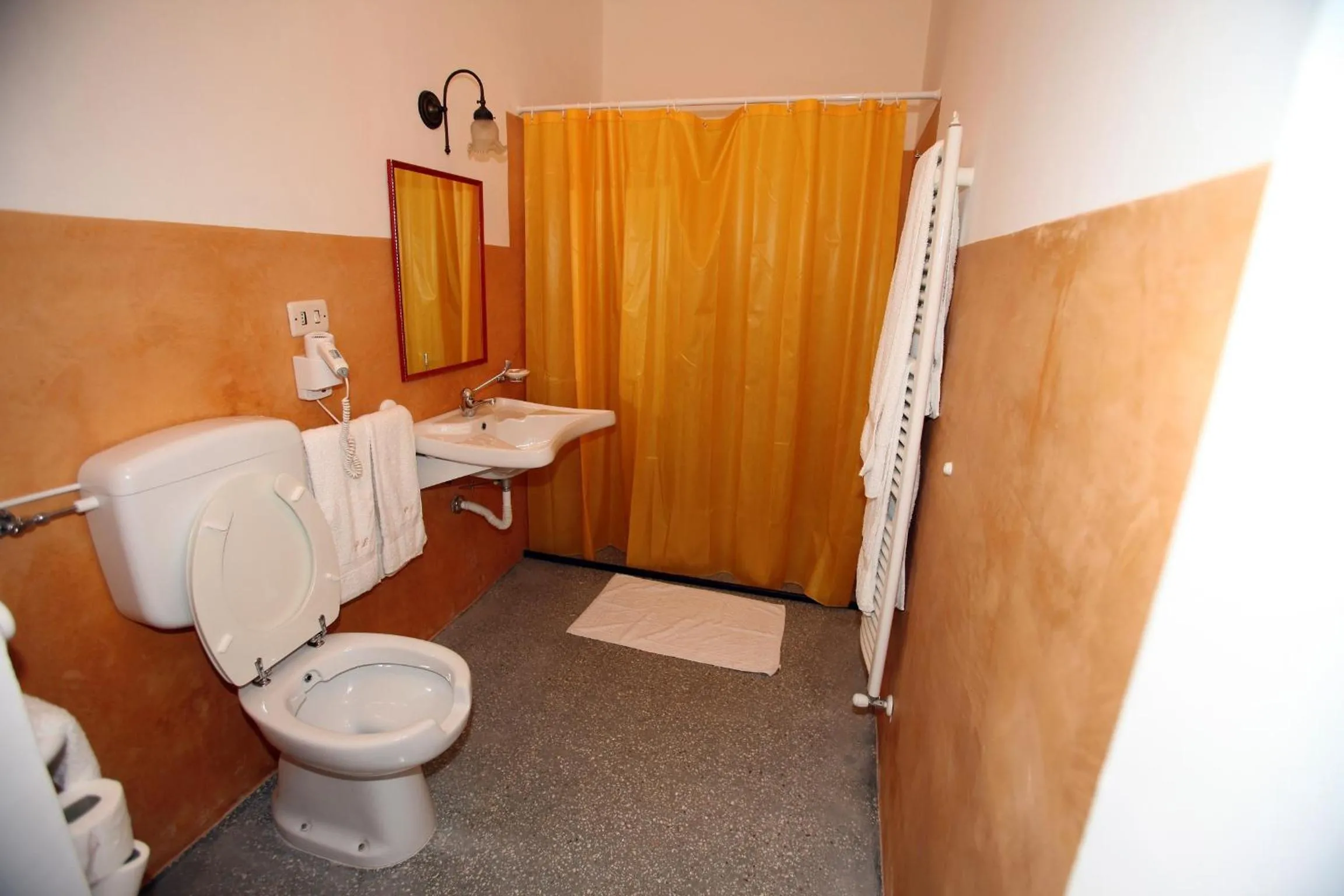 Bathroom in Palazzo Laura