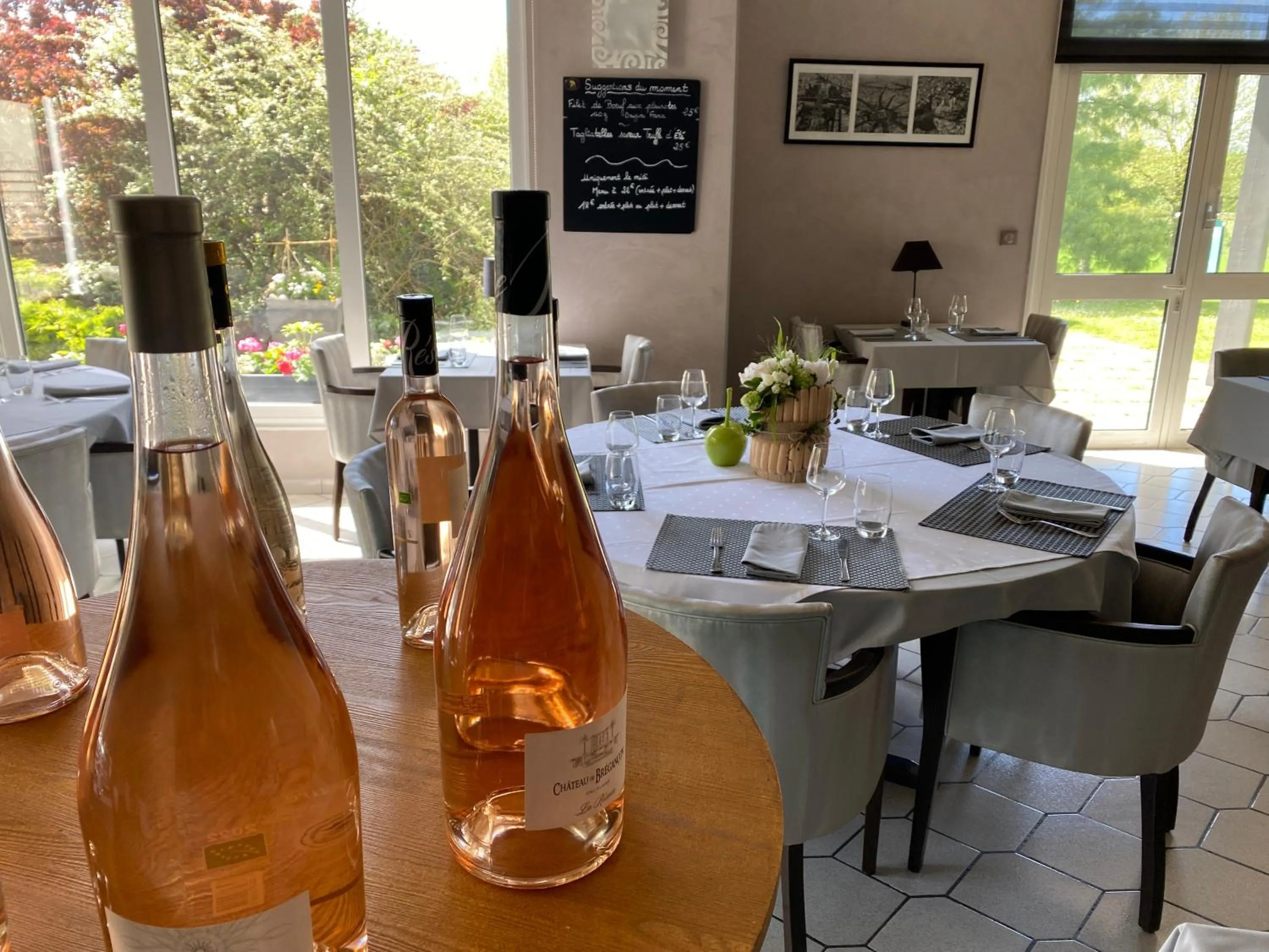 Restaurant/places to eat in Les Orchidées , Hôtel & Restaurant