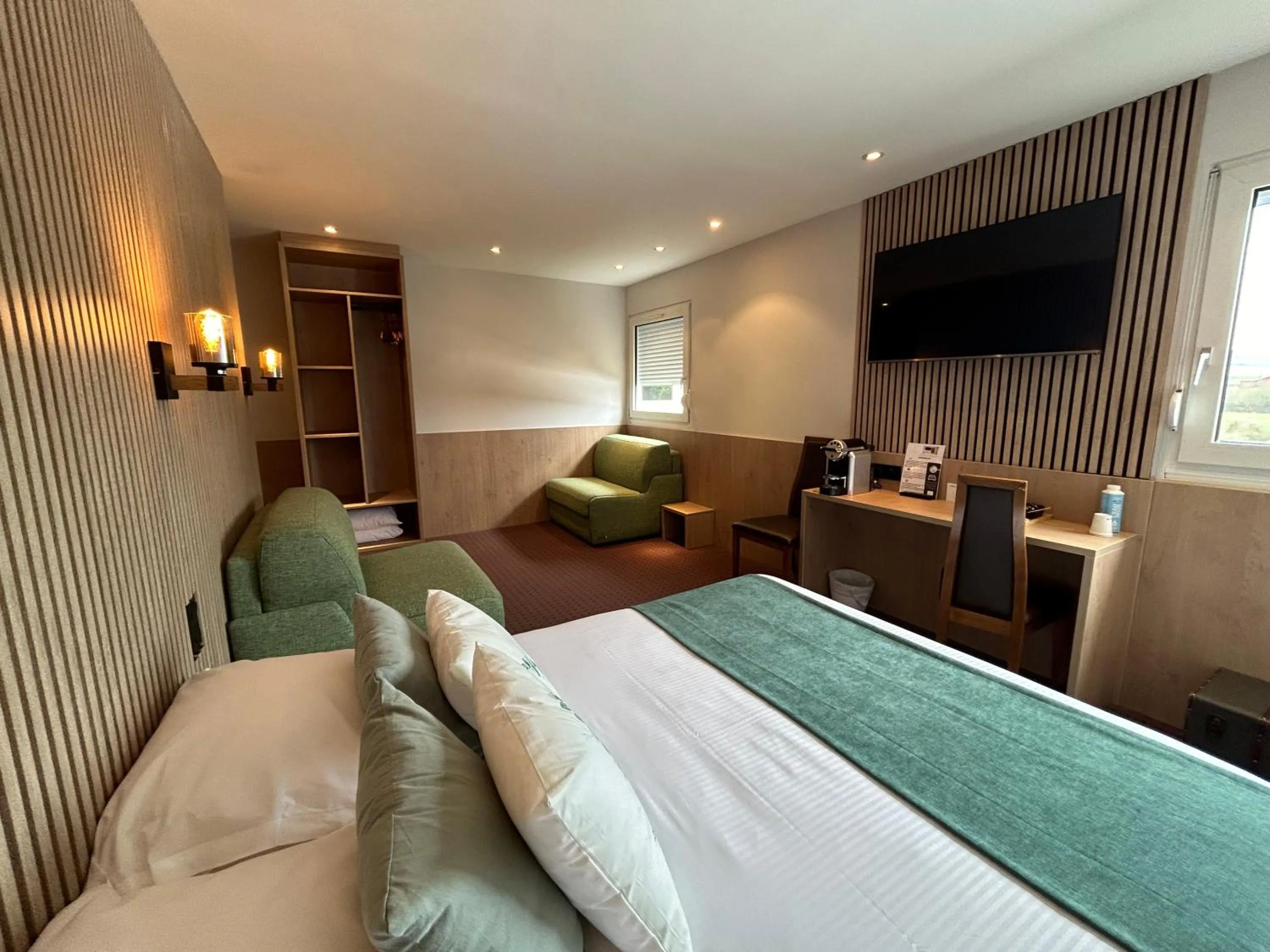 Bedroom, Bed in Les Orchidées , Hôtel & Restaurant