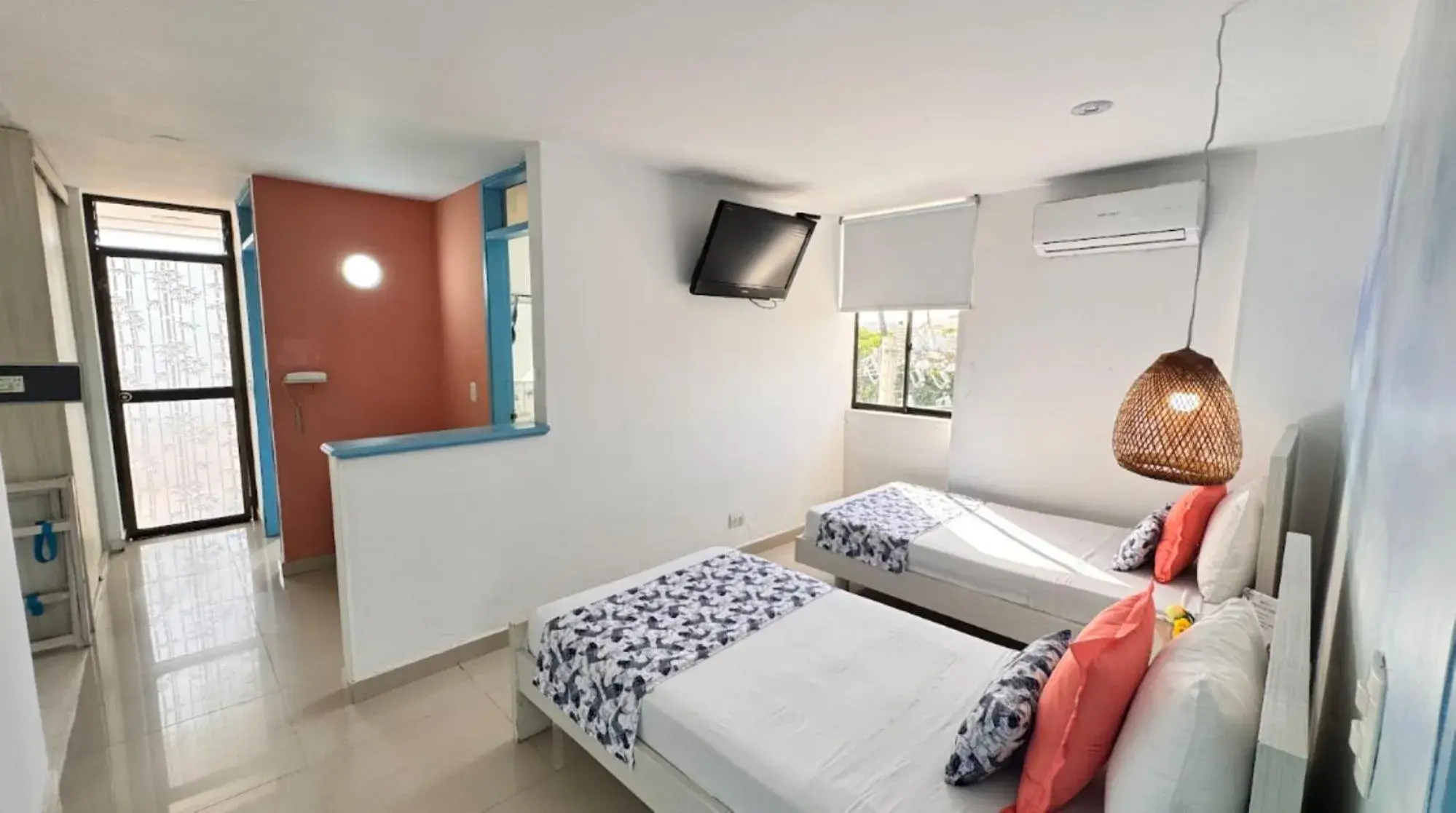 TV and multimedia, Bed in TAMA Hotel Santa Marta TV and multimedia, Bed in TAMA Hotel Santa Marta