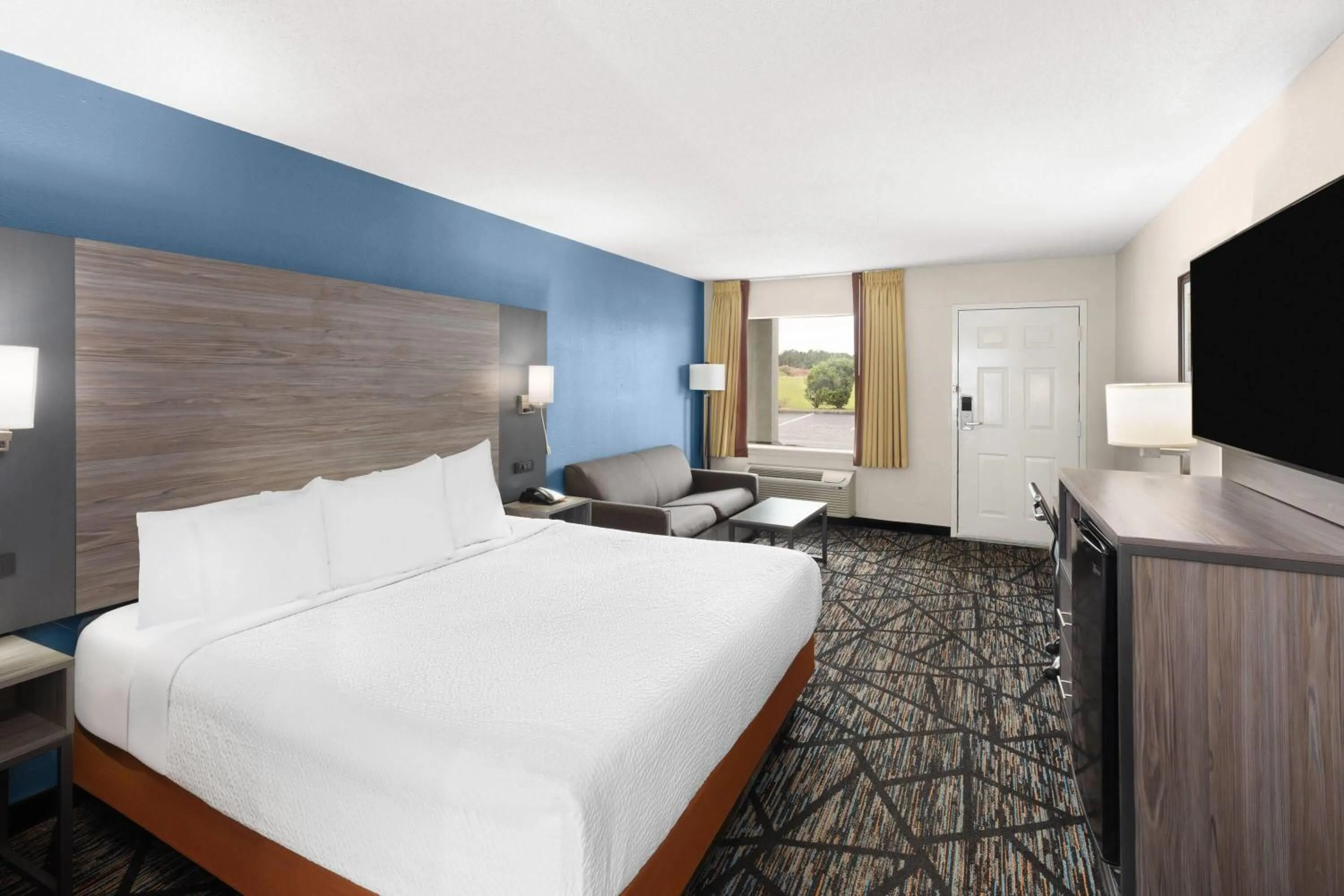 Photo of the whole room, Bed in Baymont by Wyndham Richburg - Chester Area