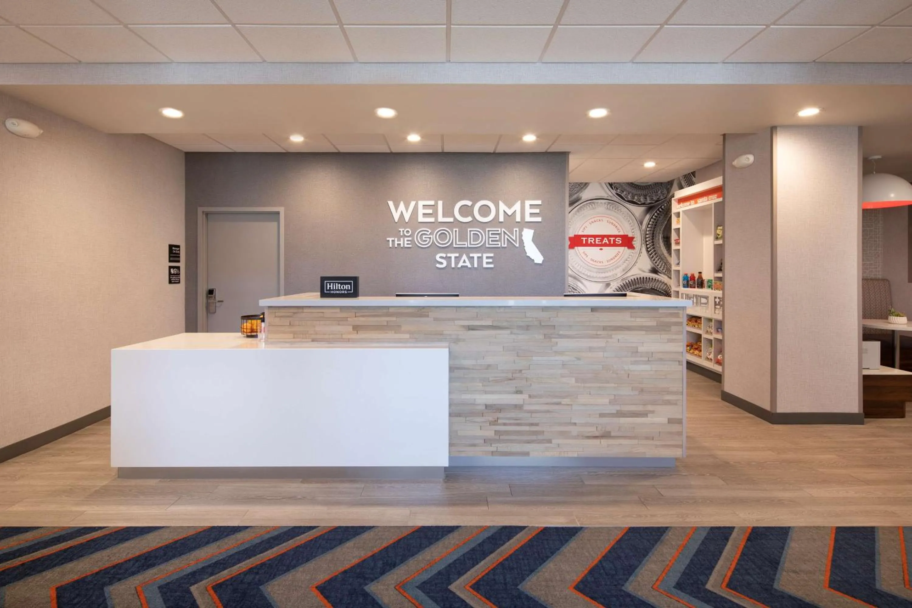 Lobby or reception in Hampton Inn Santa Cruz West, Ca