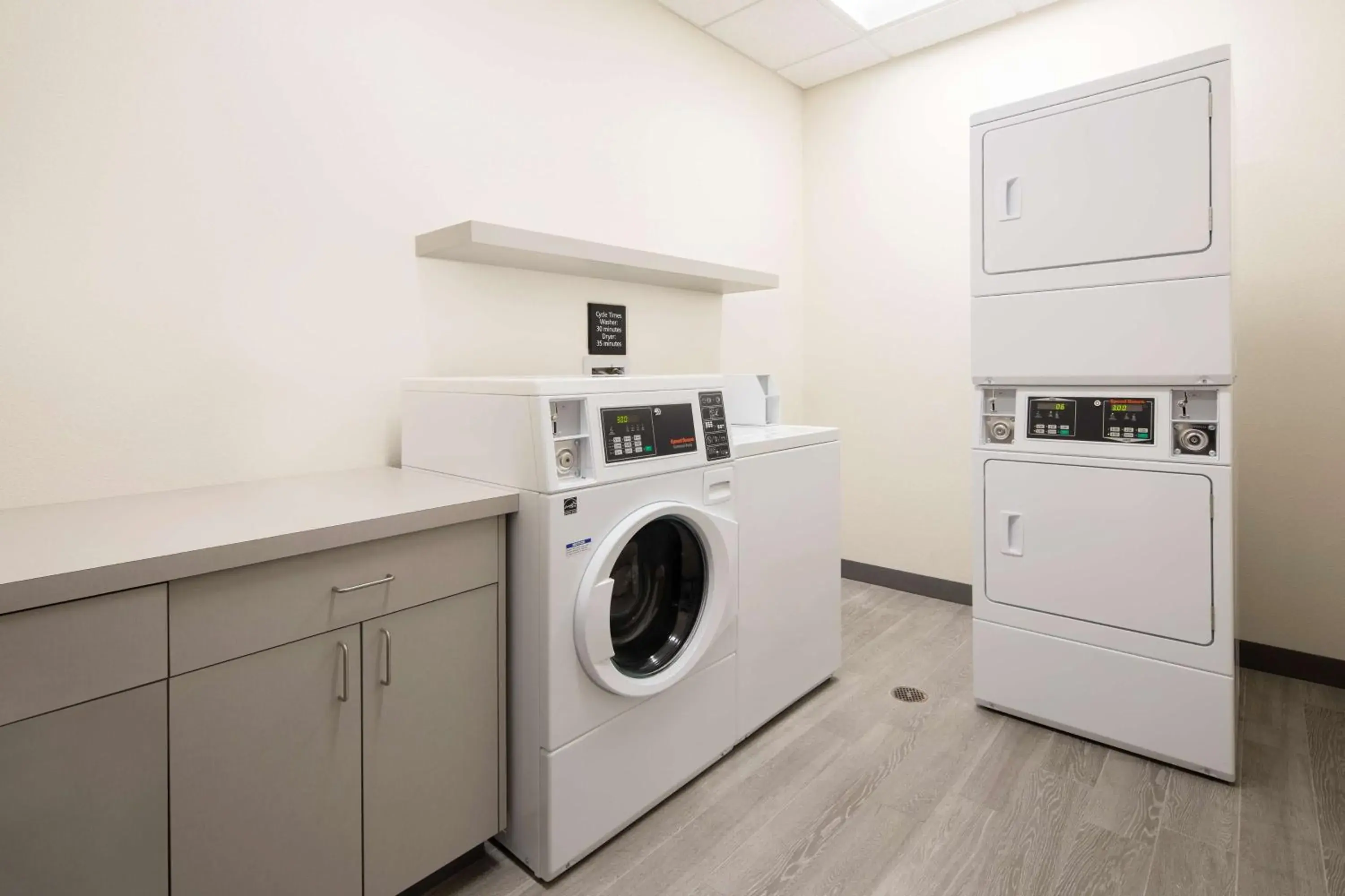 Property building in Hampton Inn Santa Cruz West, Ca Property building in Hampton Inn Santa Cruz West, Ca