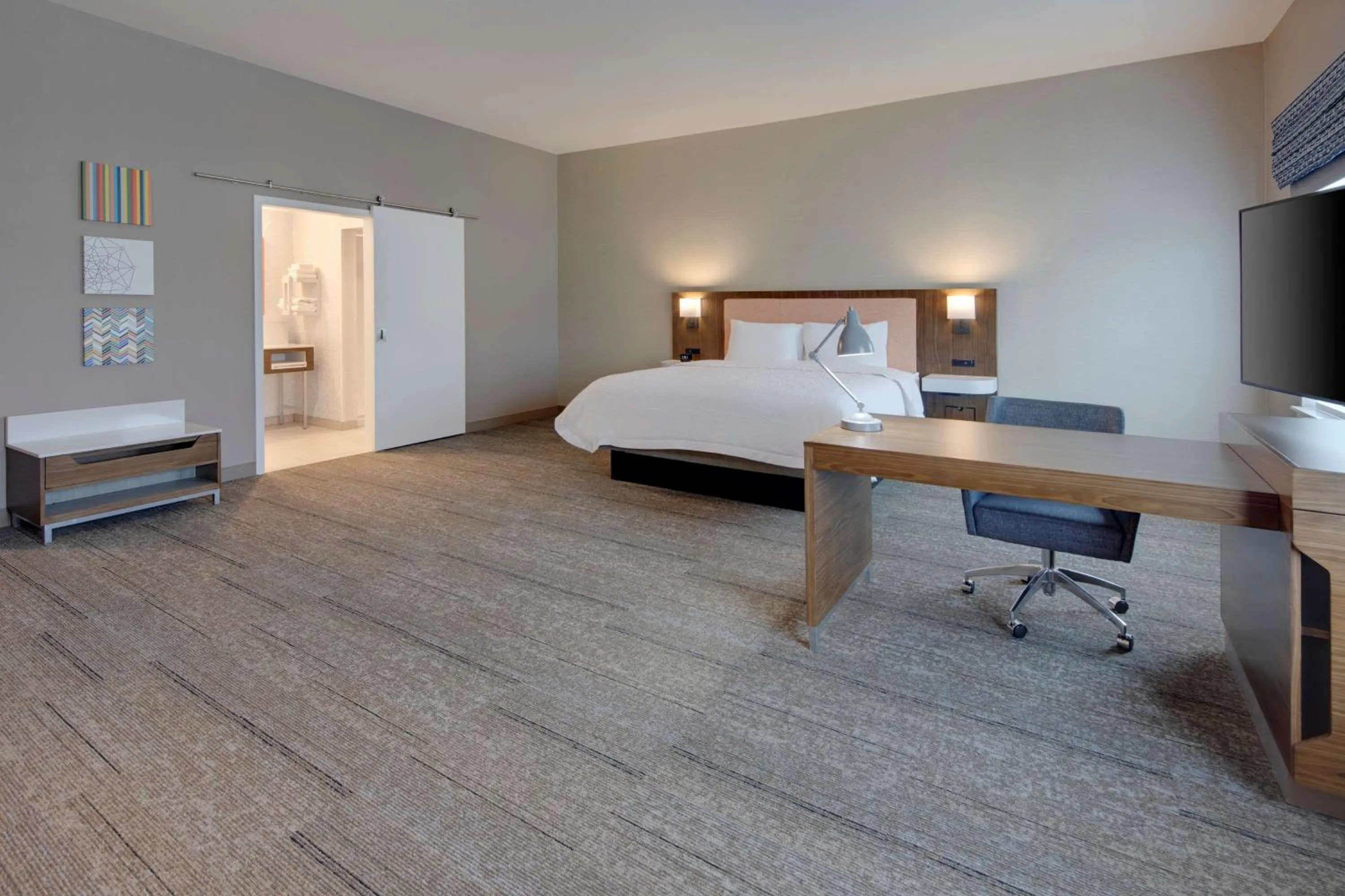 Bedroom, Bed in Hampton Inn Santa Cruz West, Ca