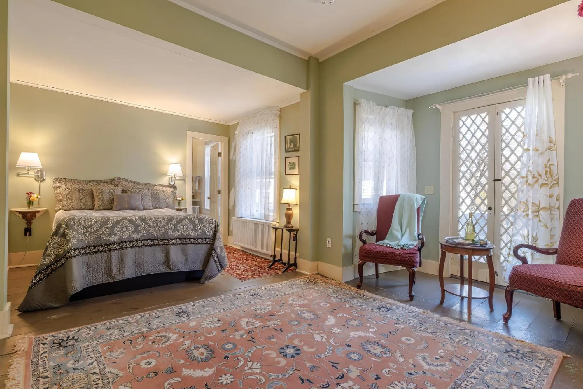 Bed in Mira Monte Inn & Suites
