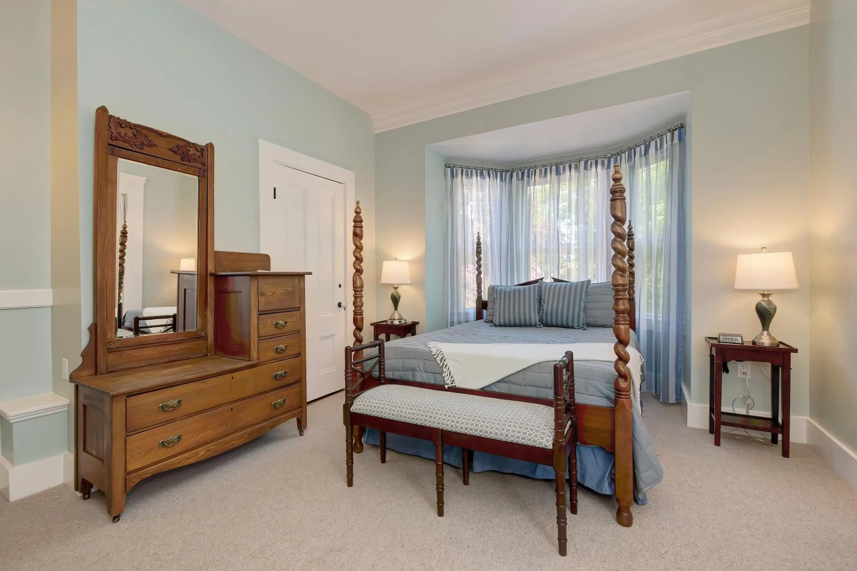 Bedroom, Bed in Mira Monte Inn & Suites