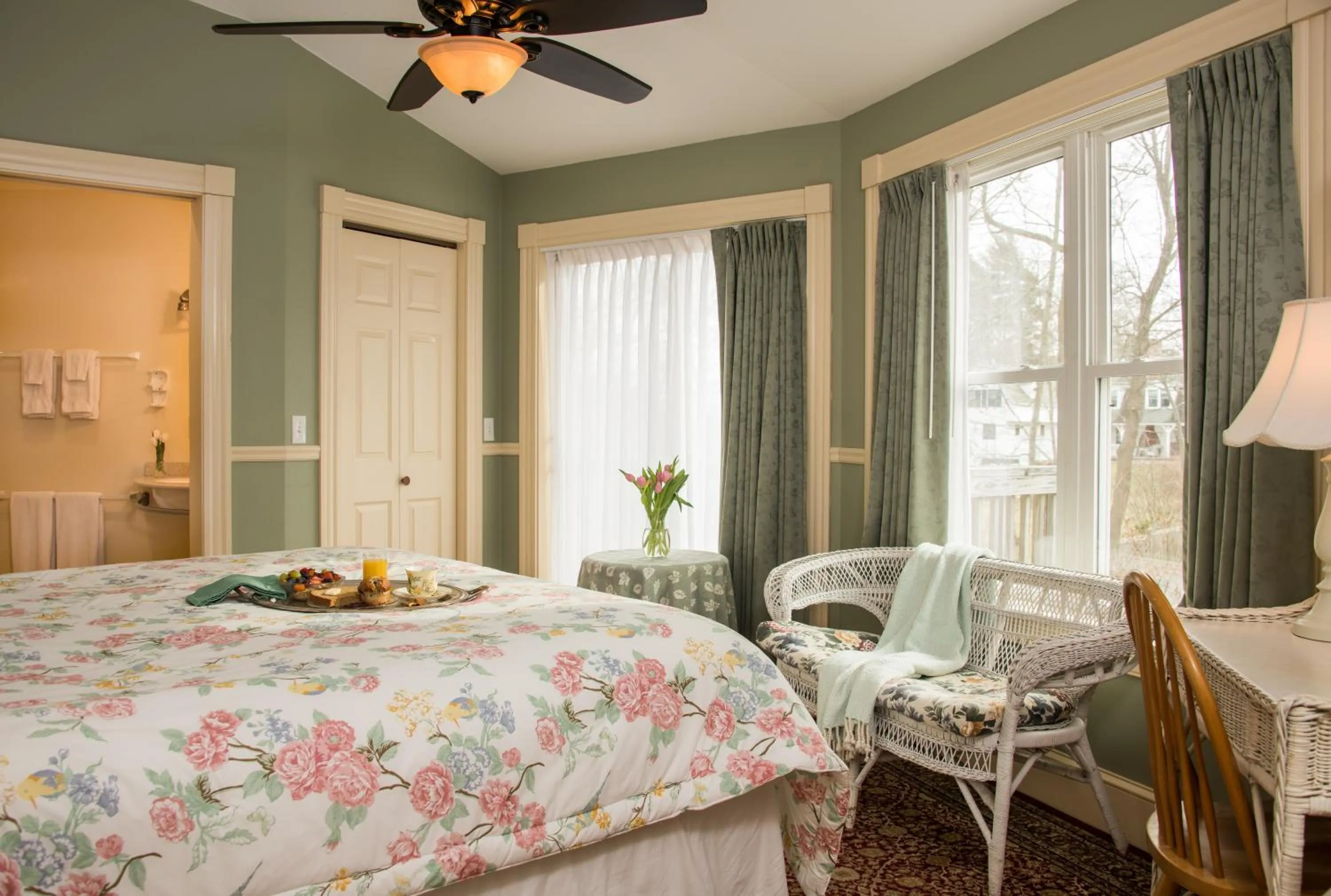 Bedroom, Bed in Mira Monte Inn & Suites