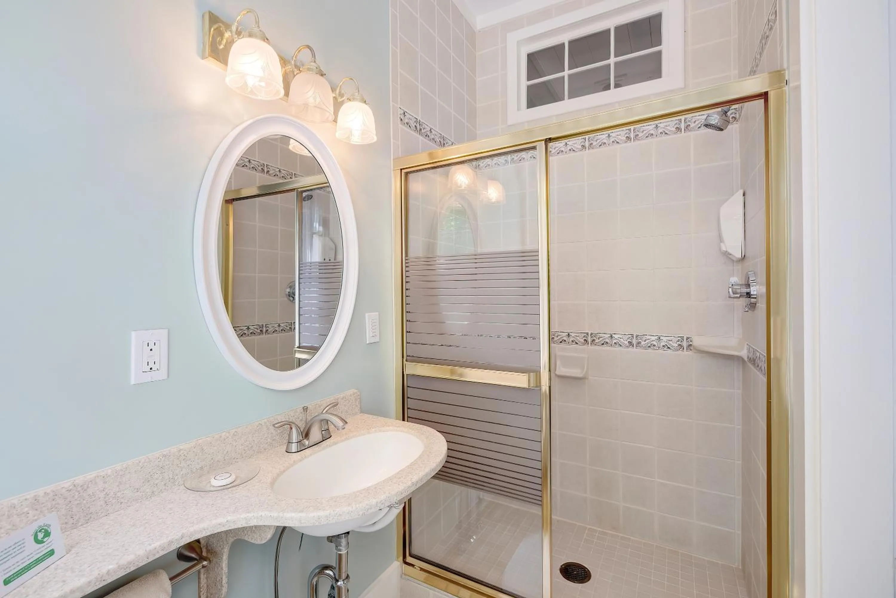 Bathroom in Mira Monte Inn & Suites