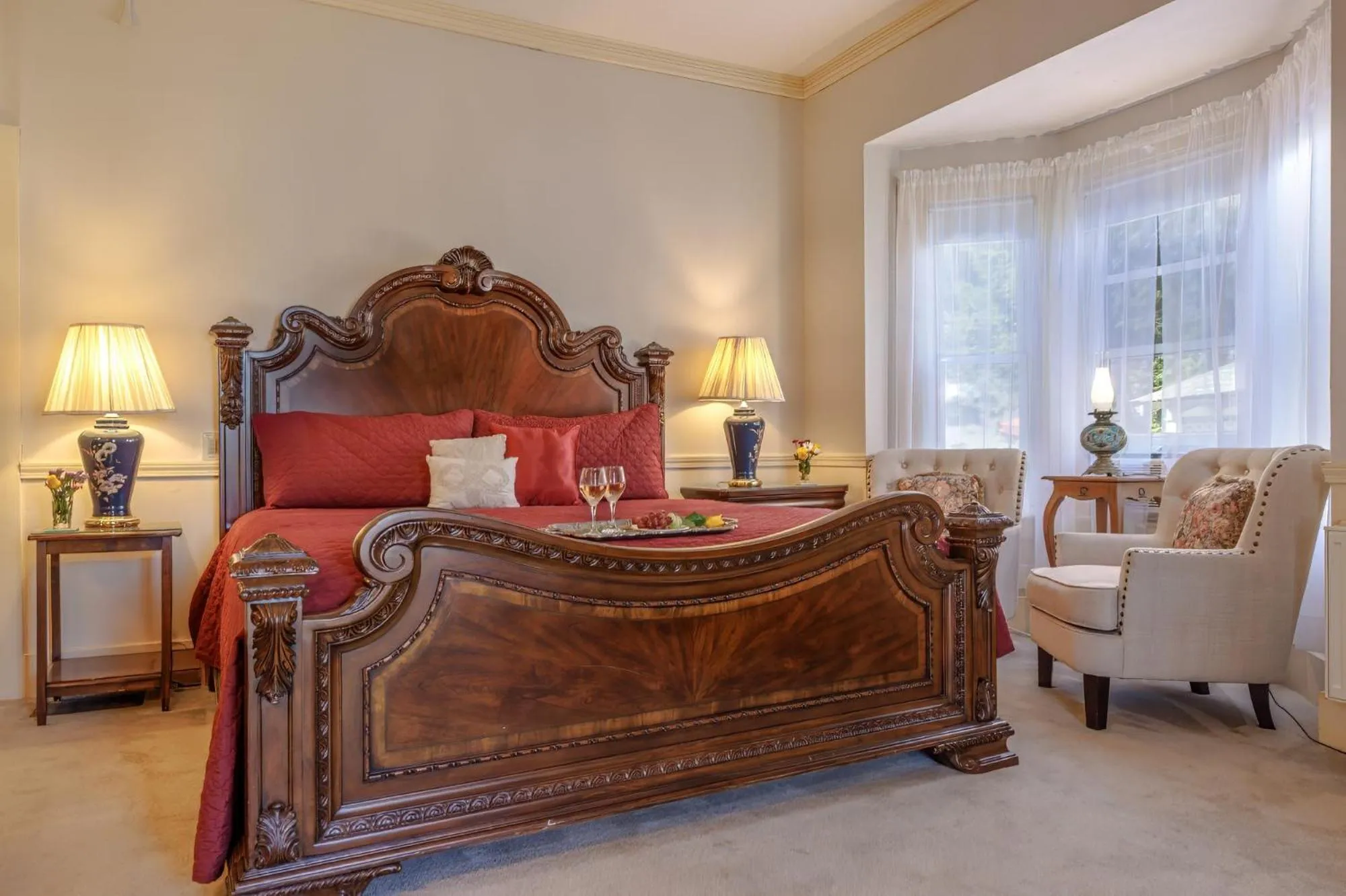 Bedroom in Mira Monte Inn & Suites