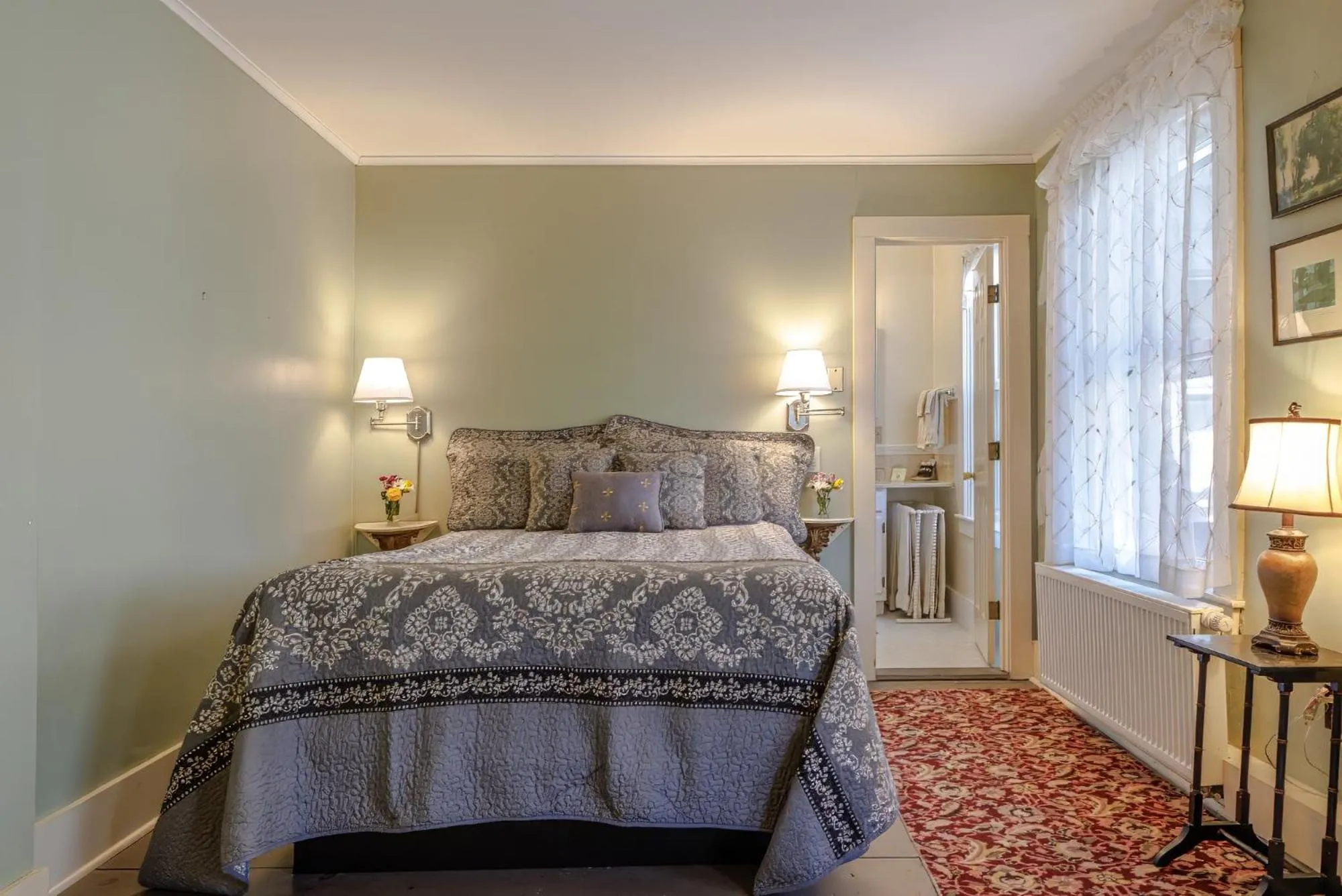 Bed in Mira Monte Inn & Suites