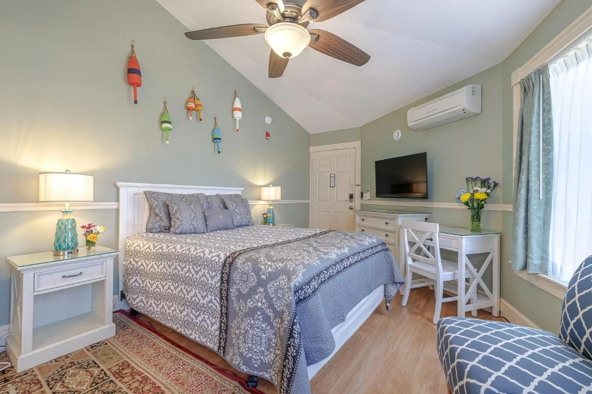 Bed in Mira Monte Inn & Suites