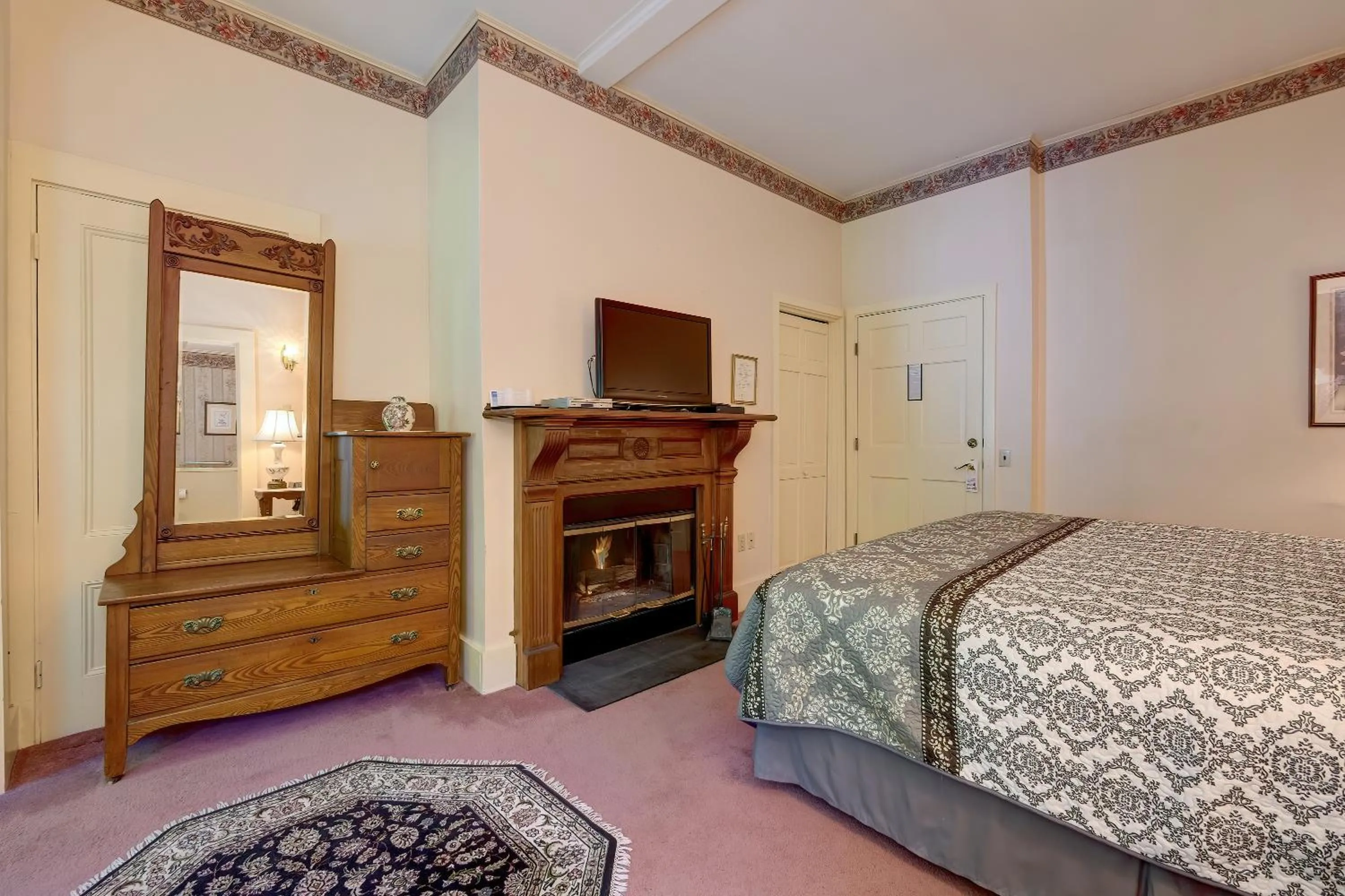 Bedroom, Bed in Mira Monte Inn & Suites