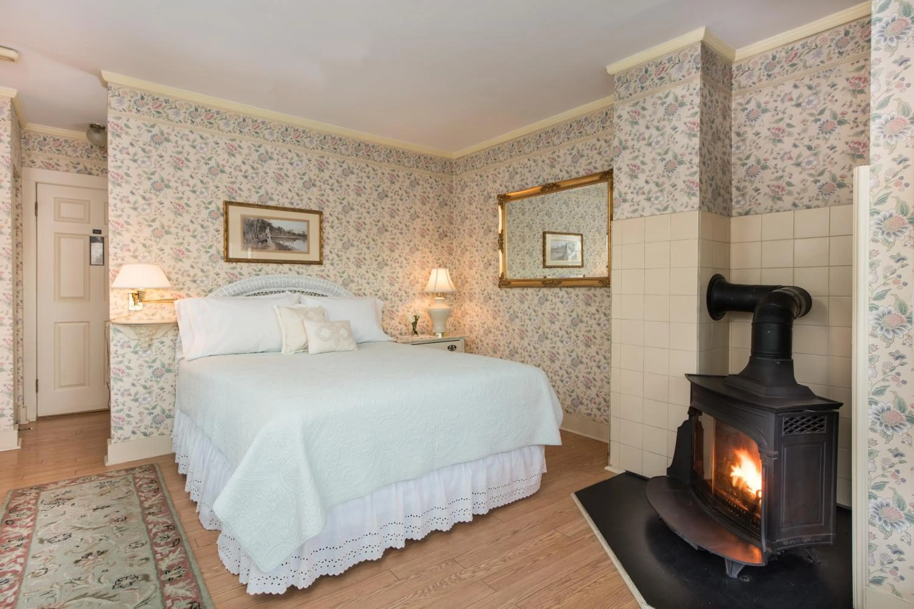 Bedroom, Bed in Mira Monte Inn & Suites