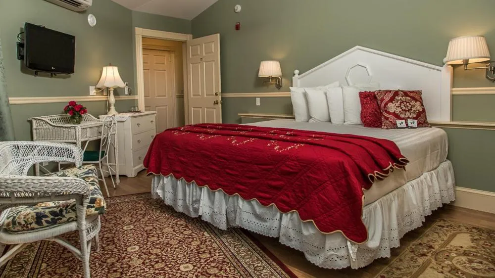 Bedroom, Bed in Mira Monte Inn & Suites