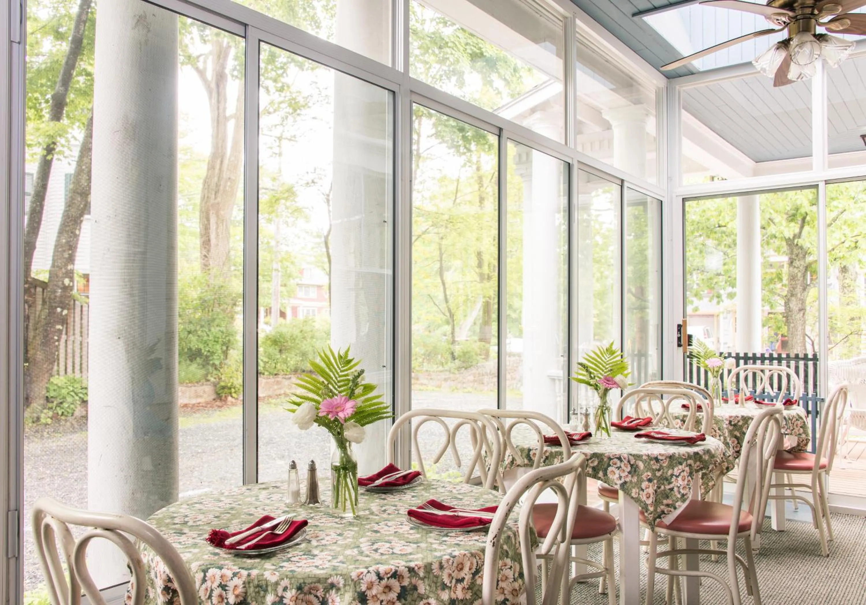 Coffee/tea facilities in Mira Monte Inn & Suites