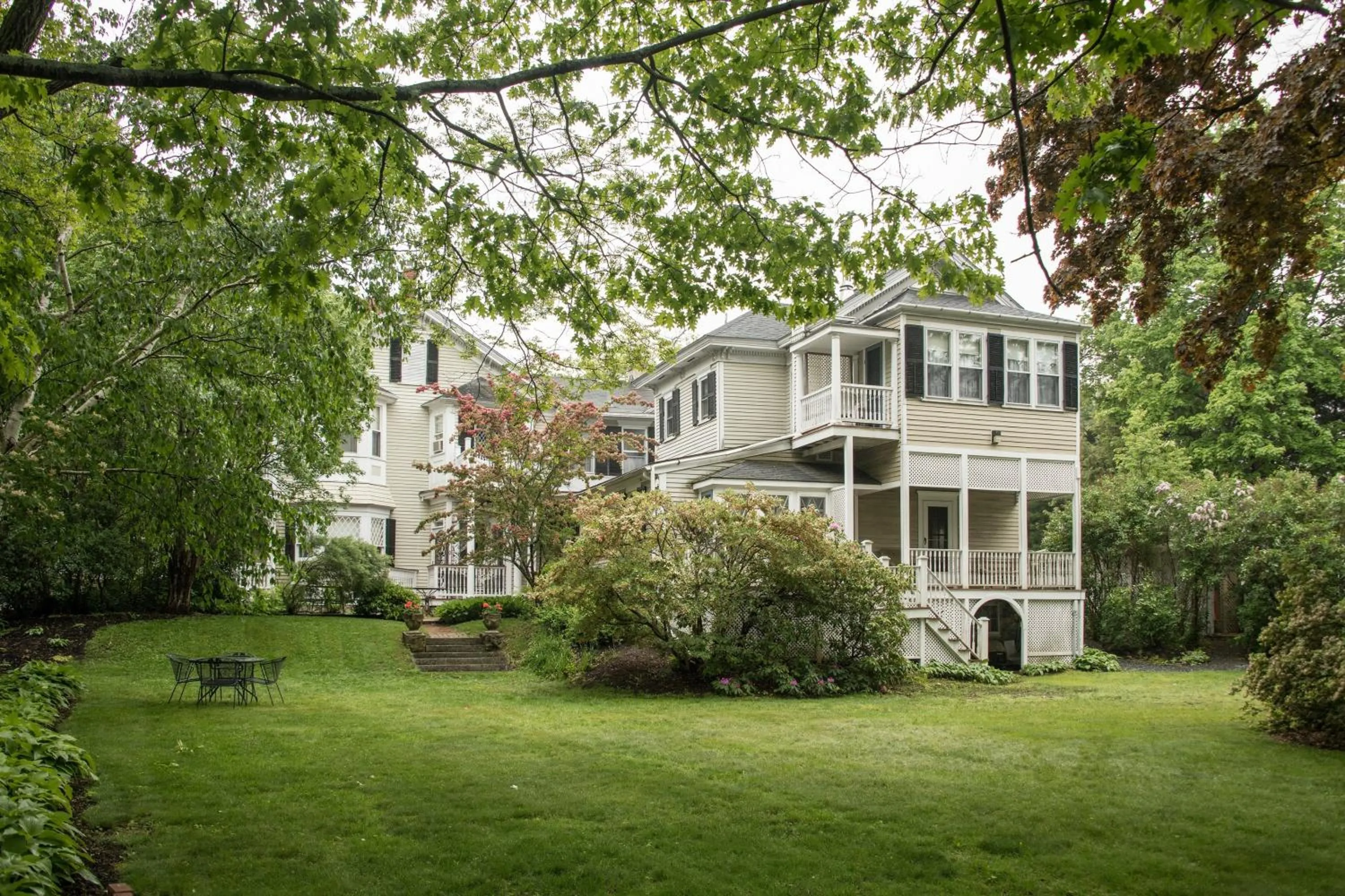 Garden in Mira Monte Inn & Suites