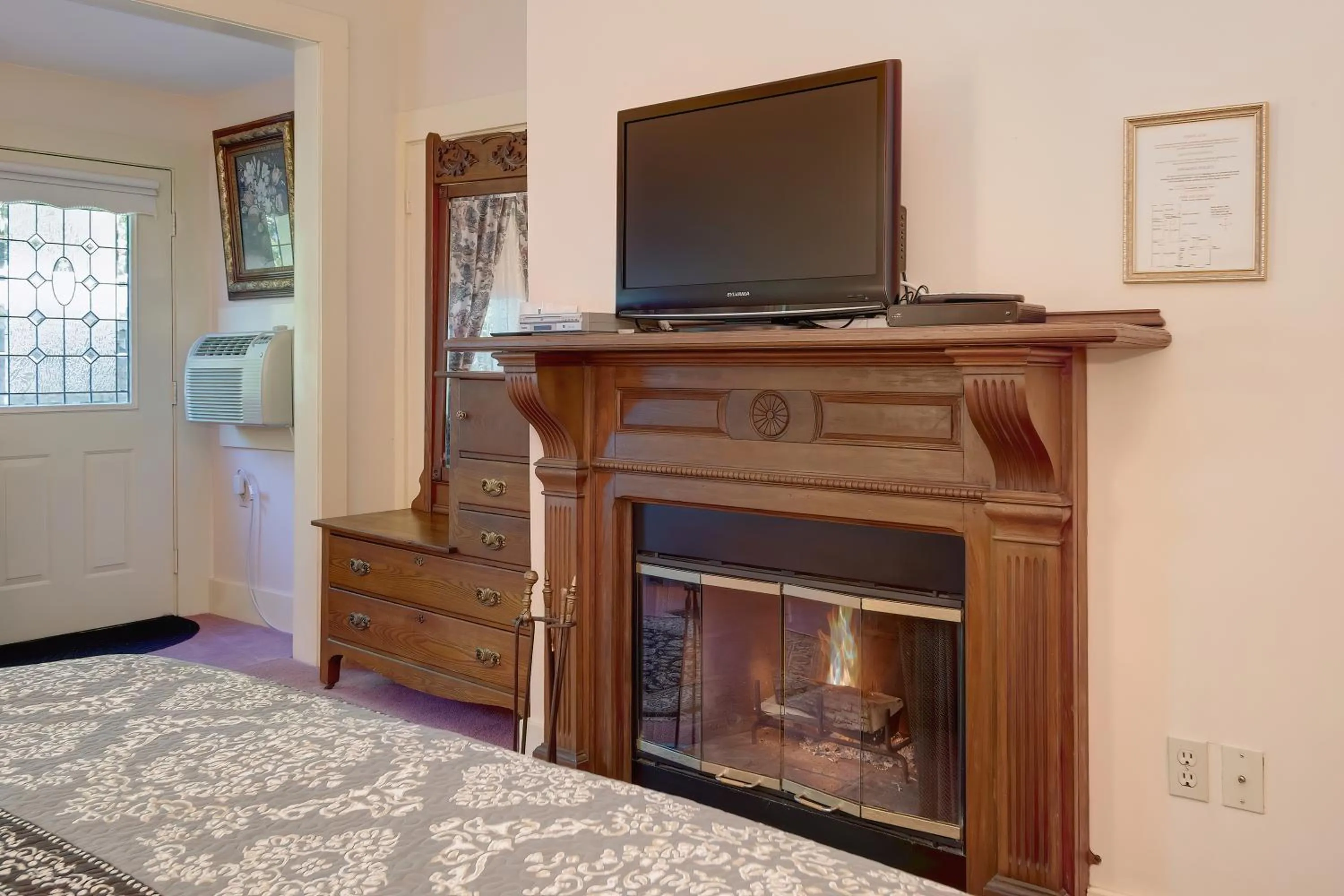 Bedroom, Bed in Mira Monte Inn & Suites