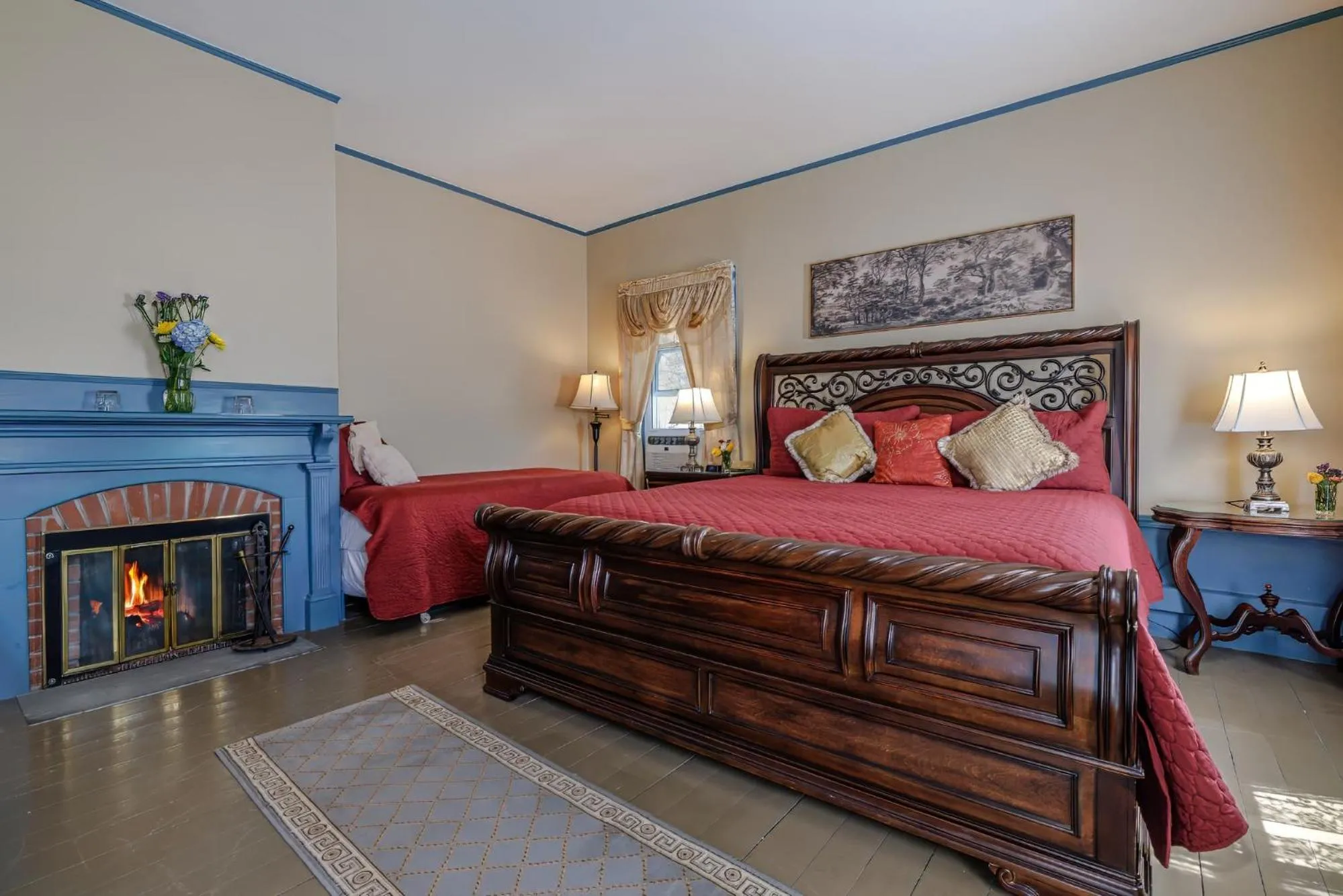Bed in Mira Monte Inn & Suites
