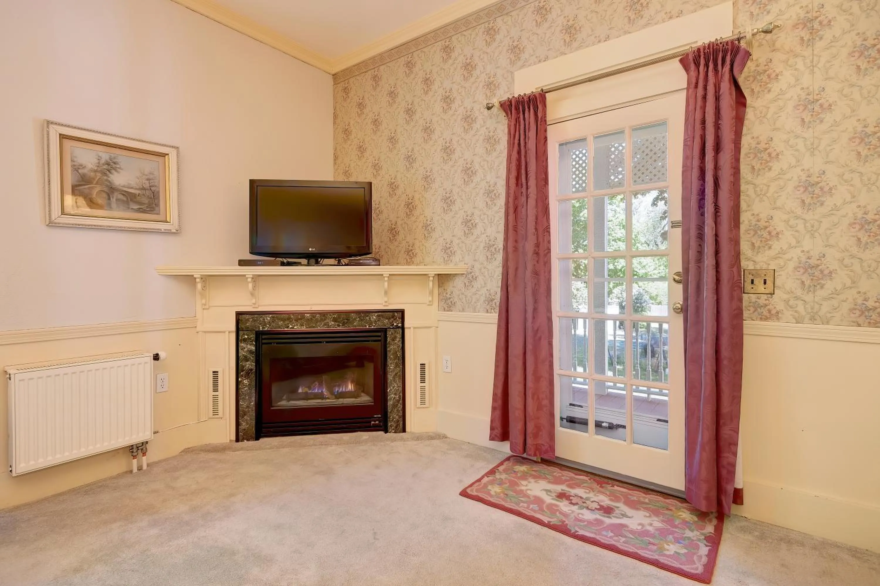 Bedroom in Mira Monte Inn & Suites