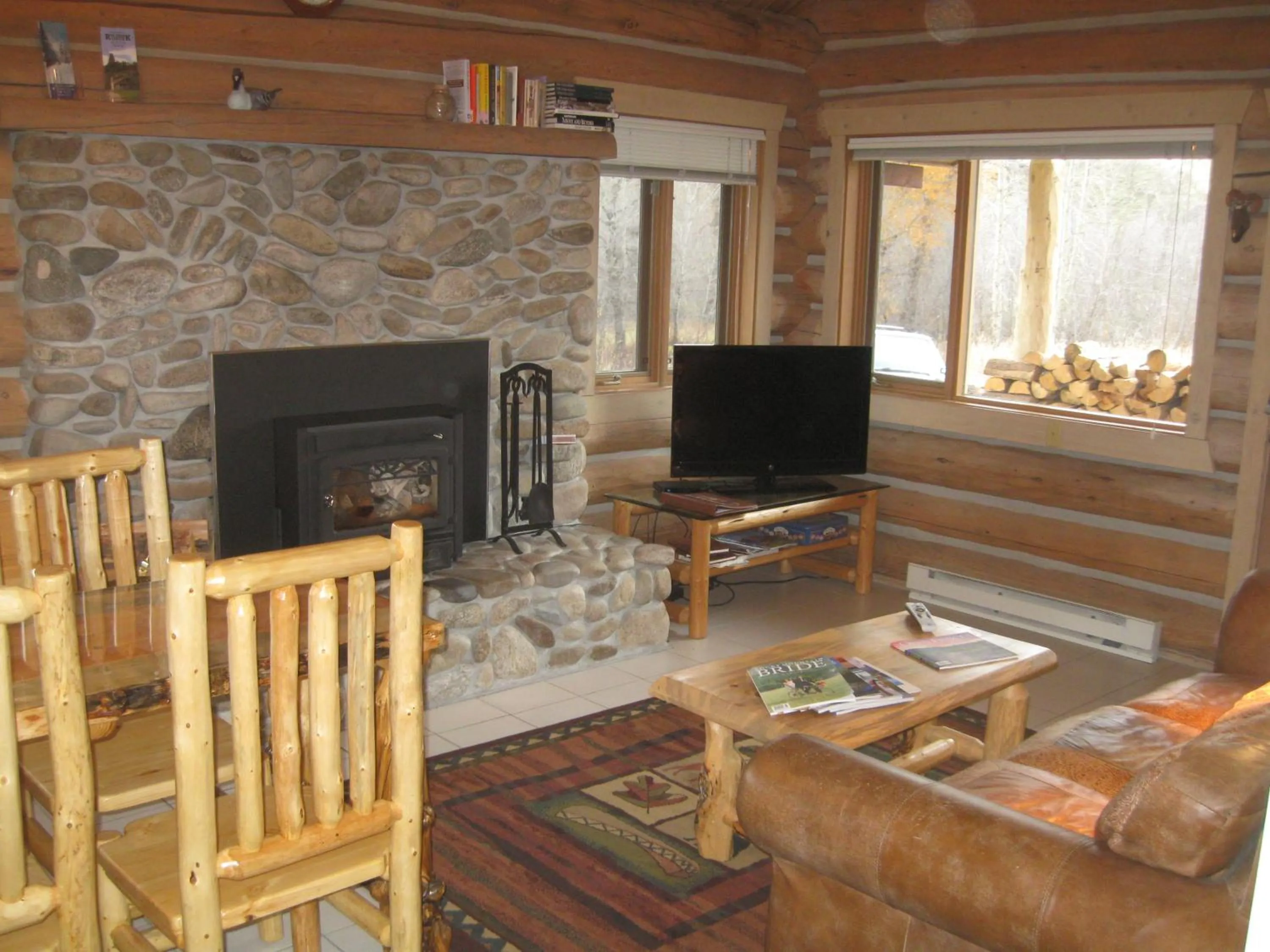 Living room in Rye Creek Lodge