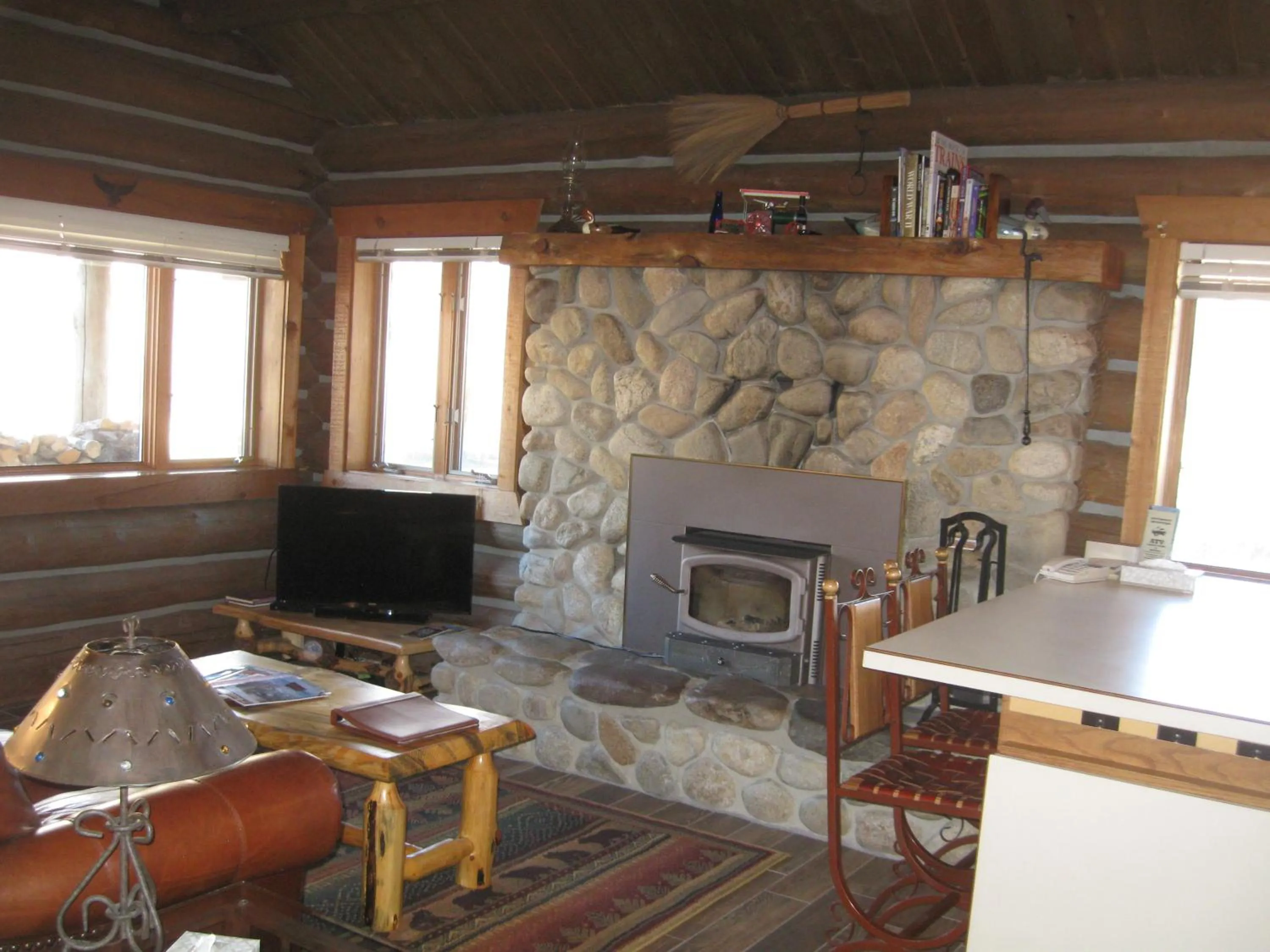 Living room in Rye Creek Lodge