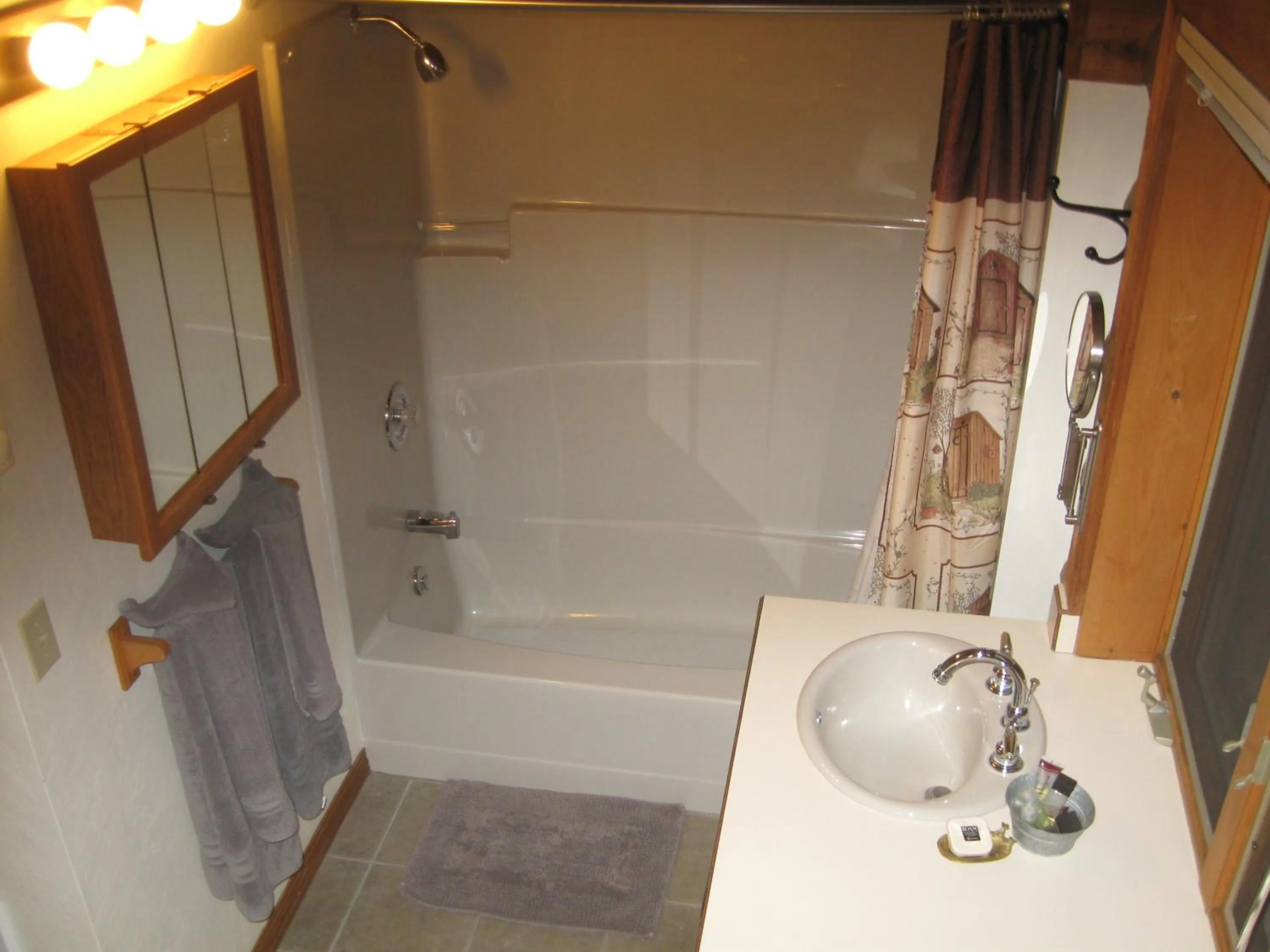 Bathroom in Rye Creek Lodge