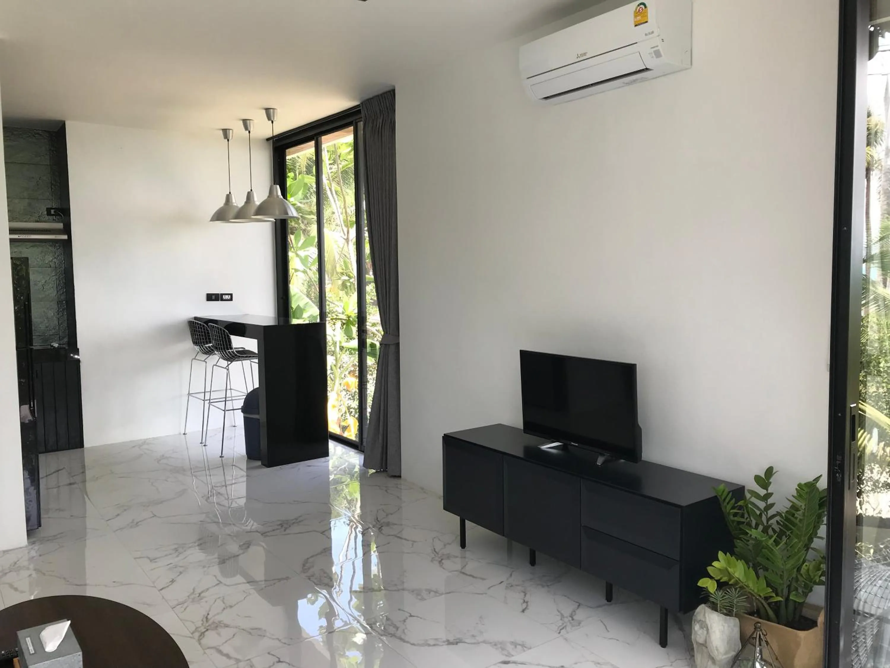 Lennon Maison