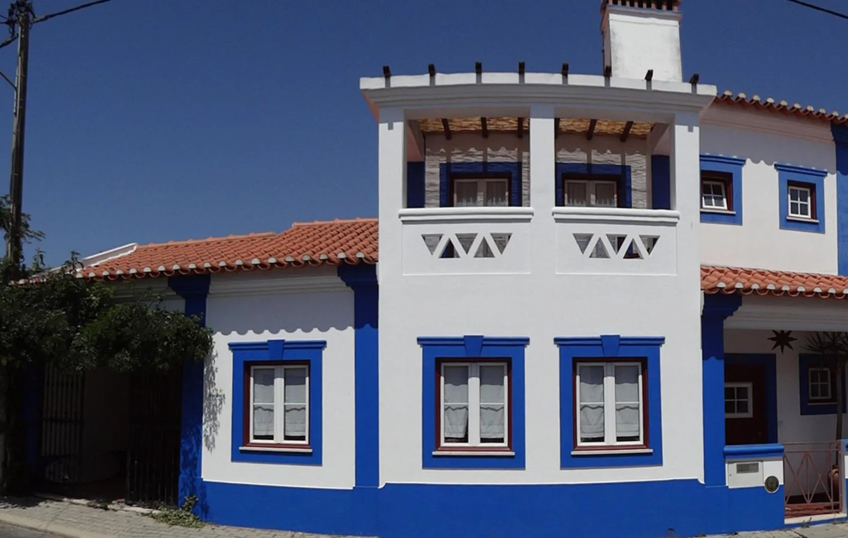 Facade/entrance in CASAZUL Milfontes