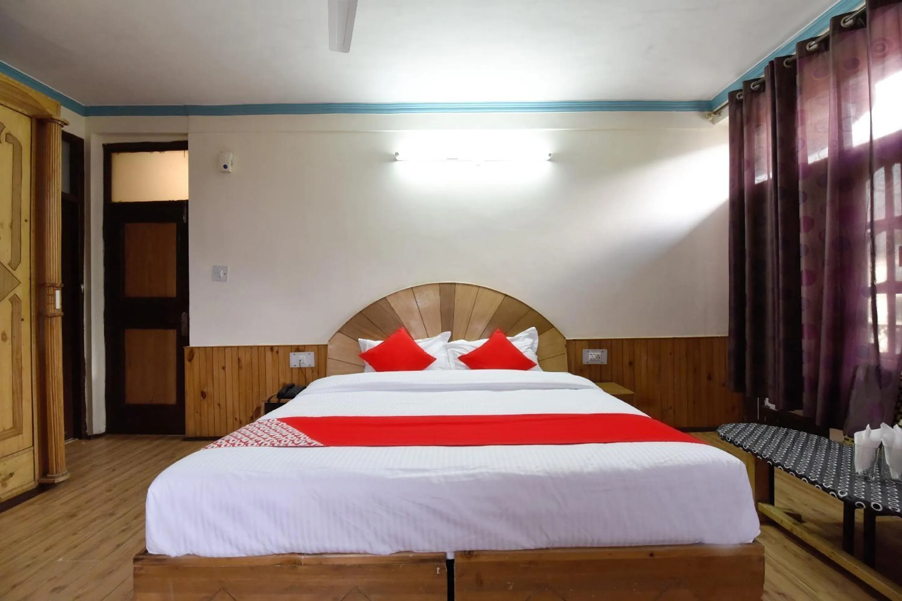 Bedroom in OYO Hill View