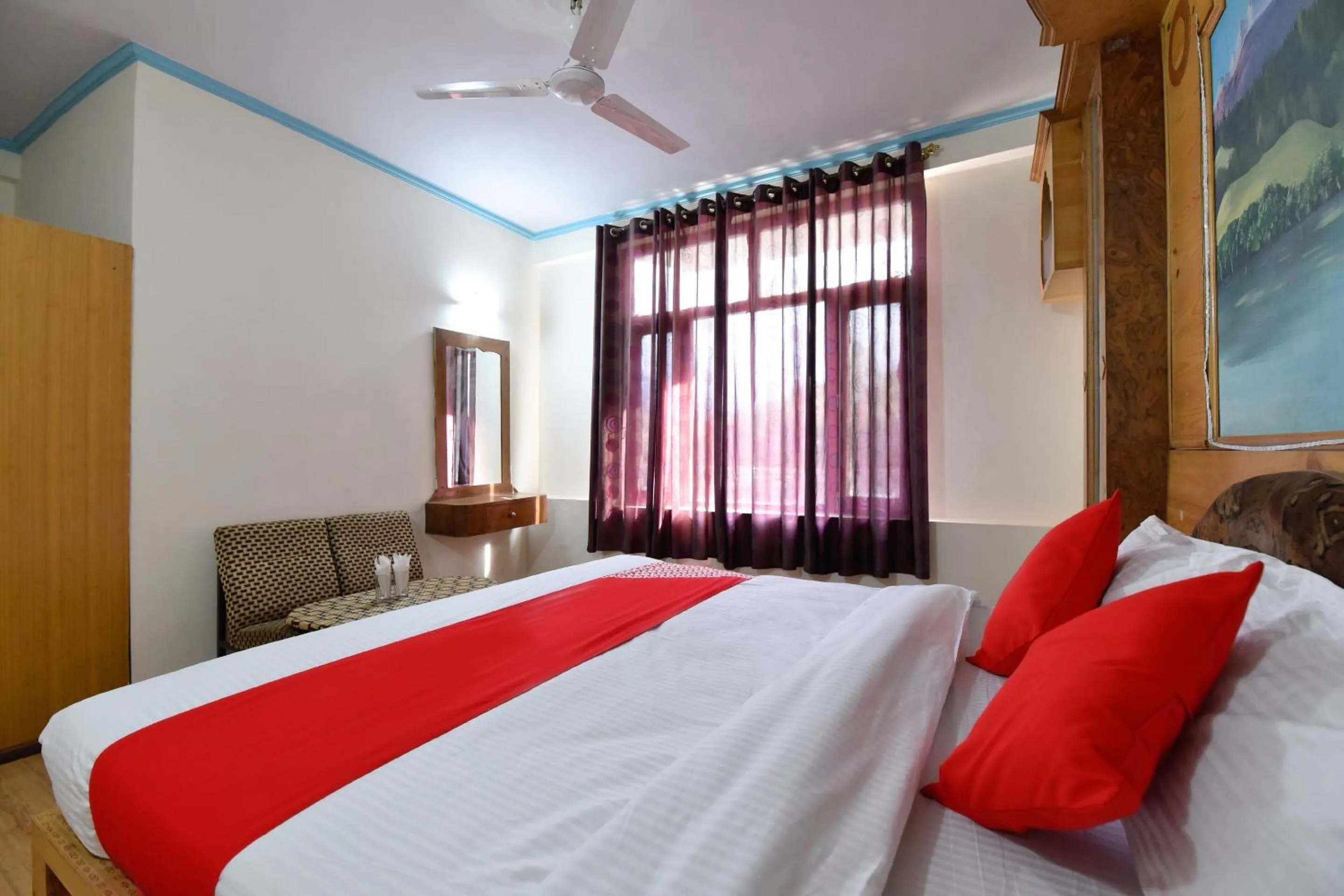 Bedroom in OYO Hill View