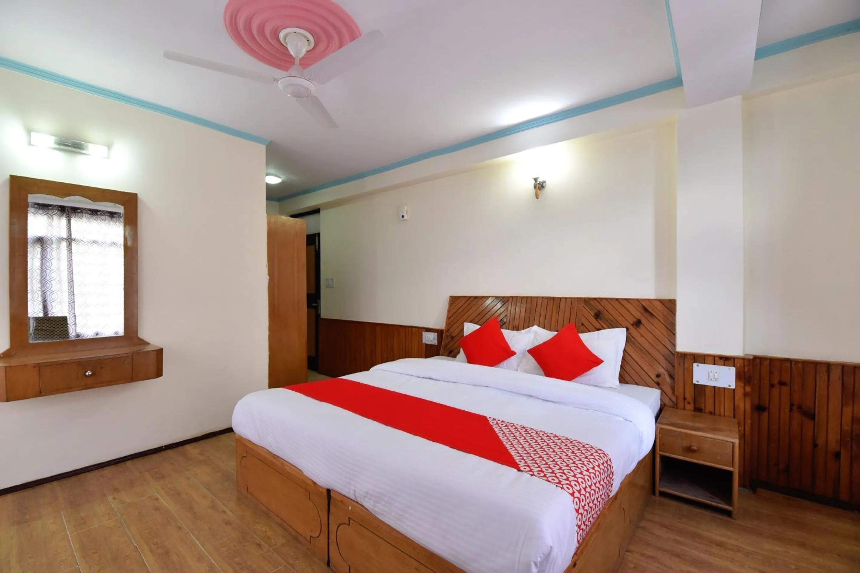 Bedroom in OYO Hill View