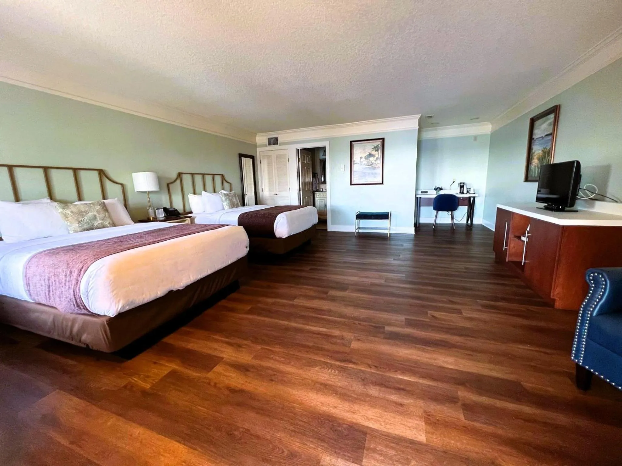 Superior Queen Room with Two Queen Beds in Bayfront Inn