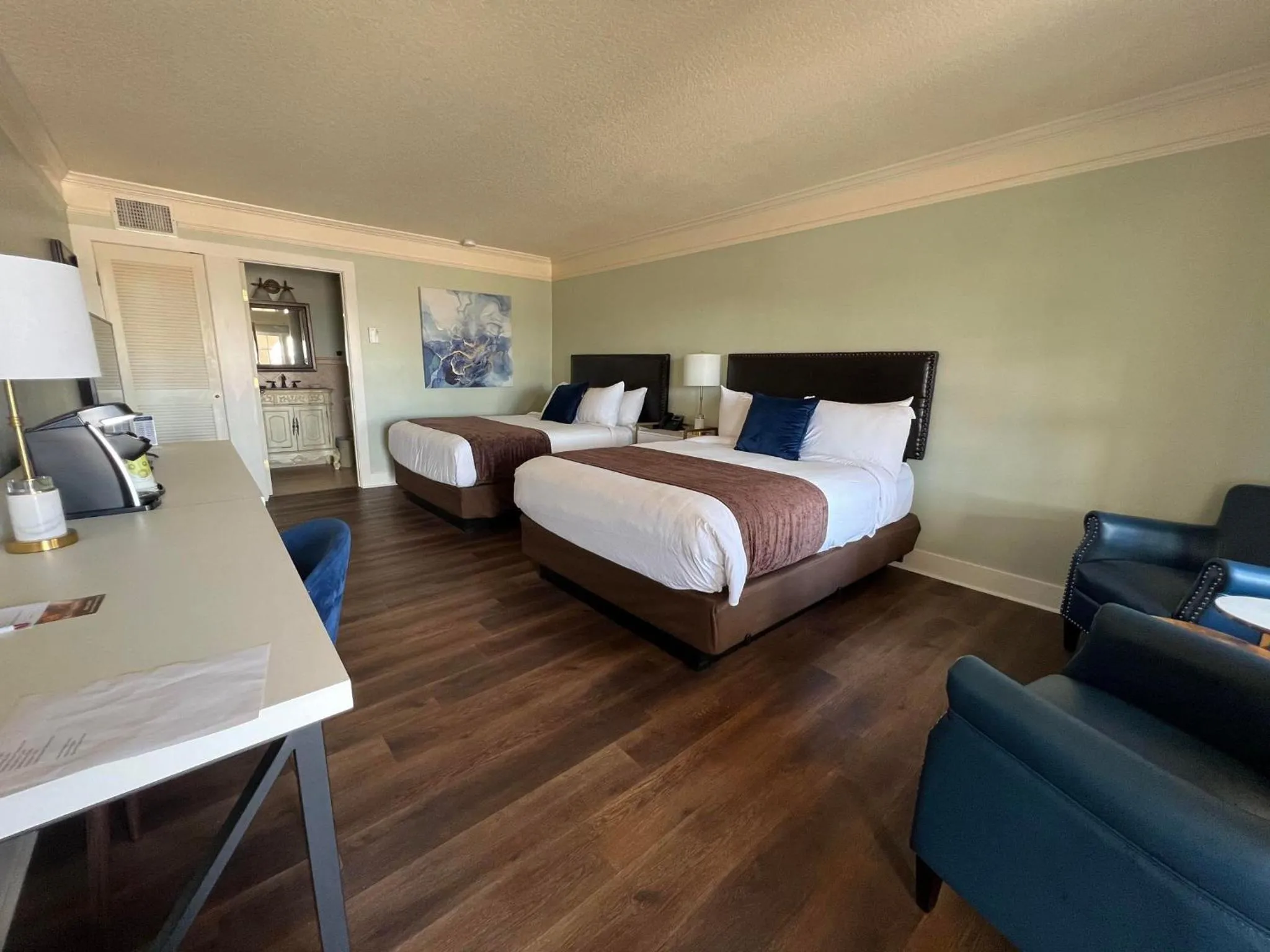 Queen Room with Two Queen Beds in Bayfront Inn