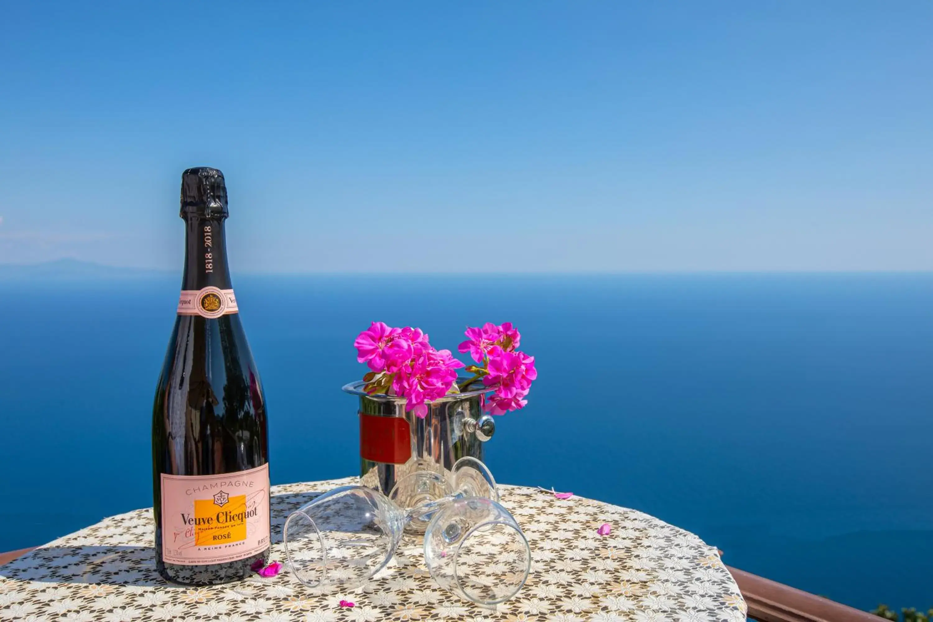 Deluxe Double Room with Balcony and Sea View in Nido Degli Dei Deluxe Double Room with Balcony and Sea View in Nido Degli Dei