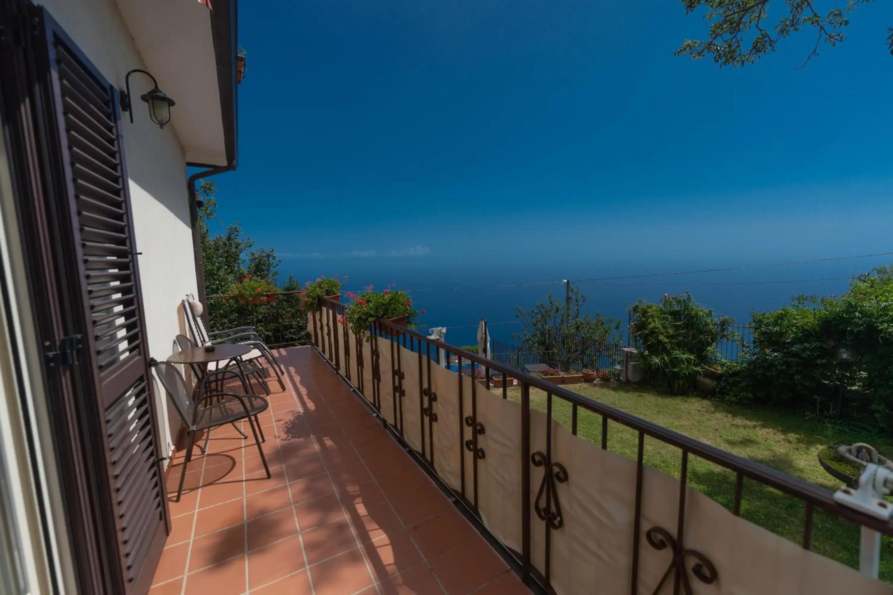 Deluxe Double Room with Balcony and Sea View in Nido Degli Dei Deluxe Double Room with Balcony and Sea View in Nido Degli Dei