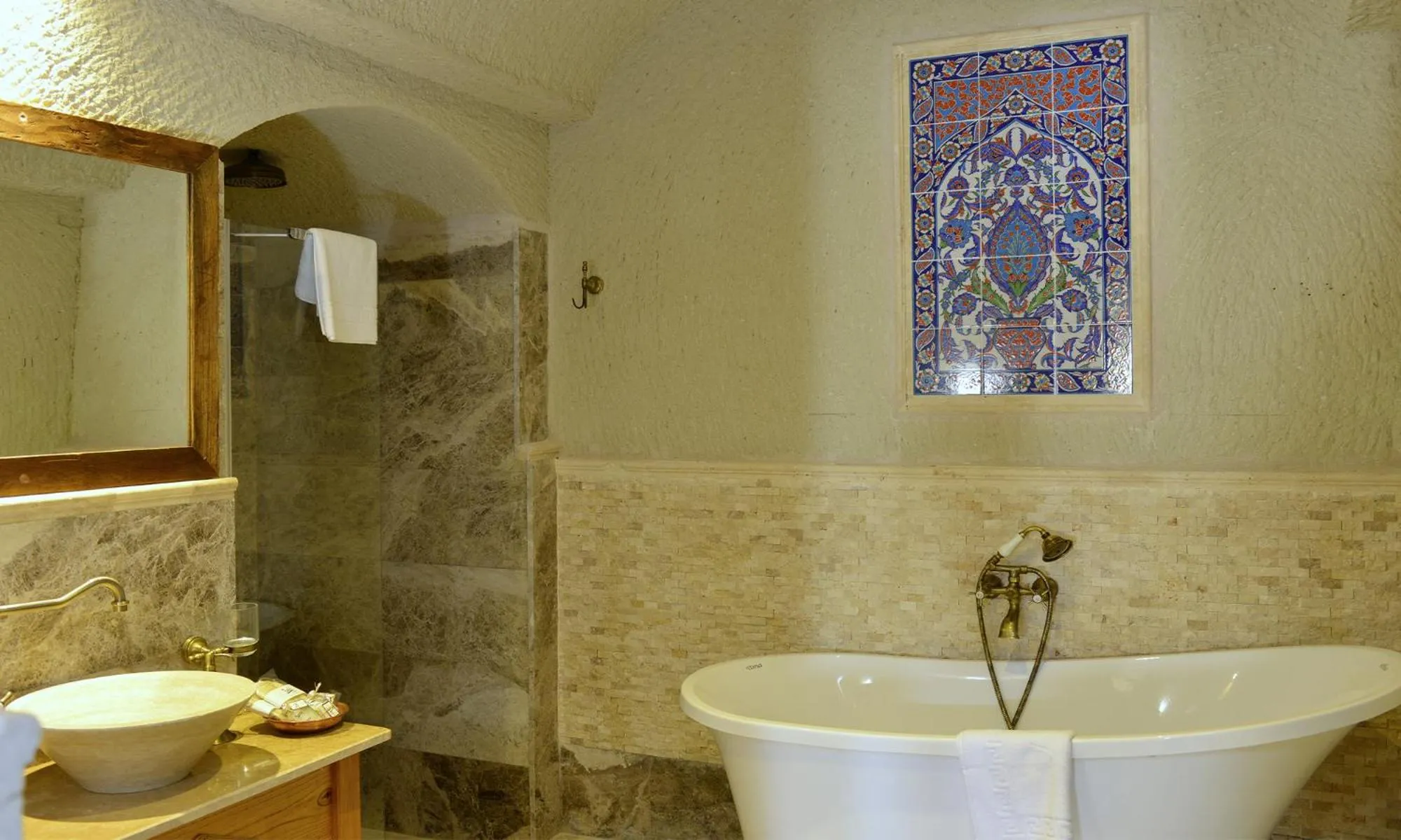 Shower in Seki Cave Hotel