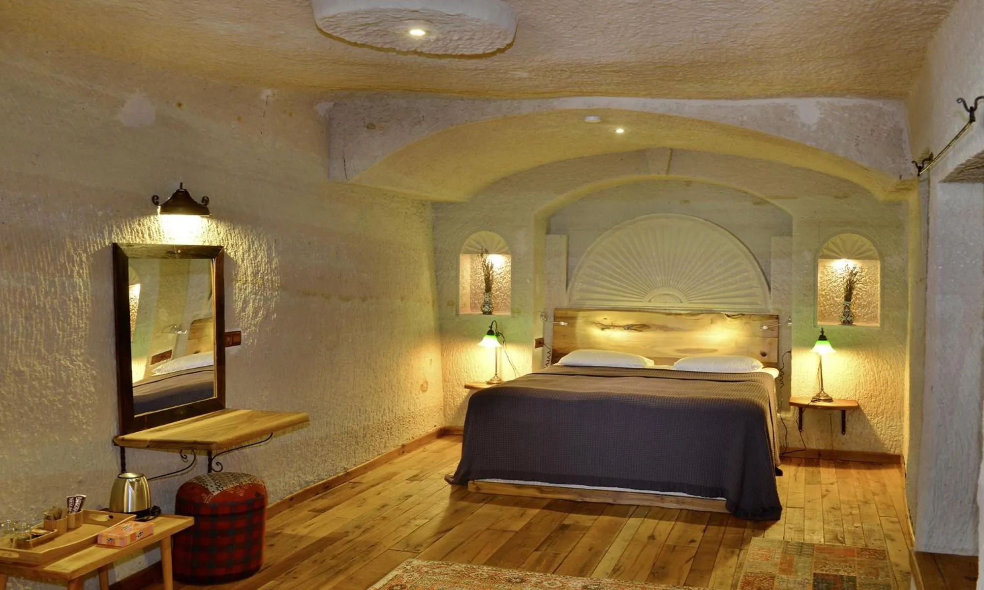 Photo of the whole room, Bed in Seki Cave Hotel