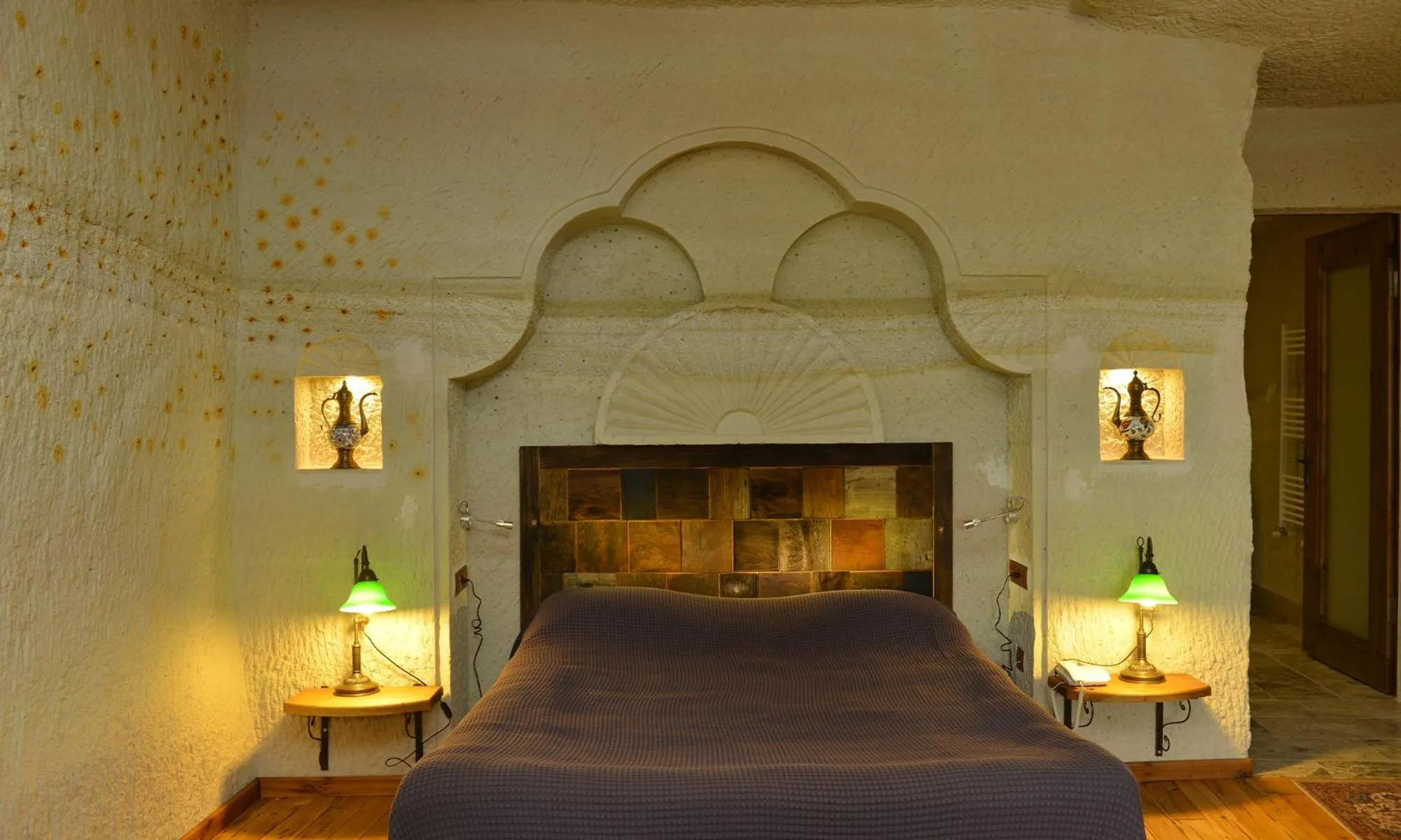 Bed in Seki Cave Hotel