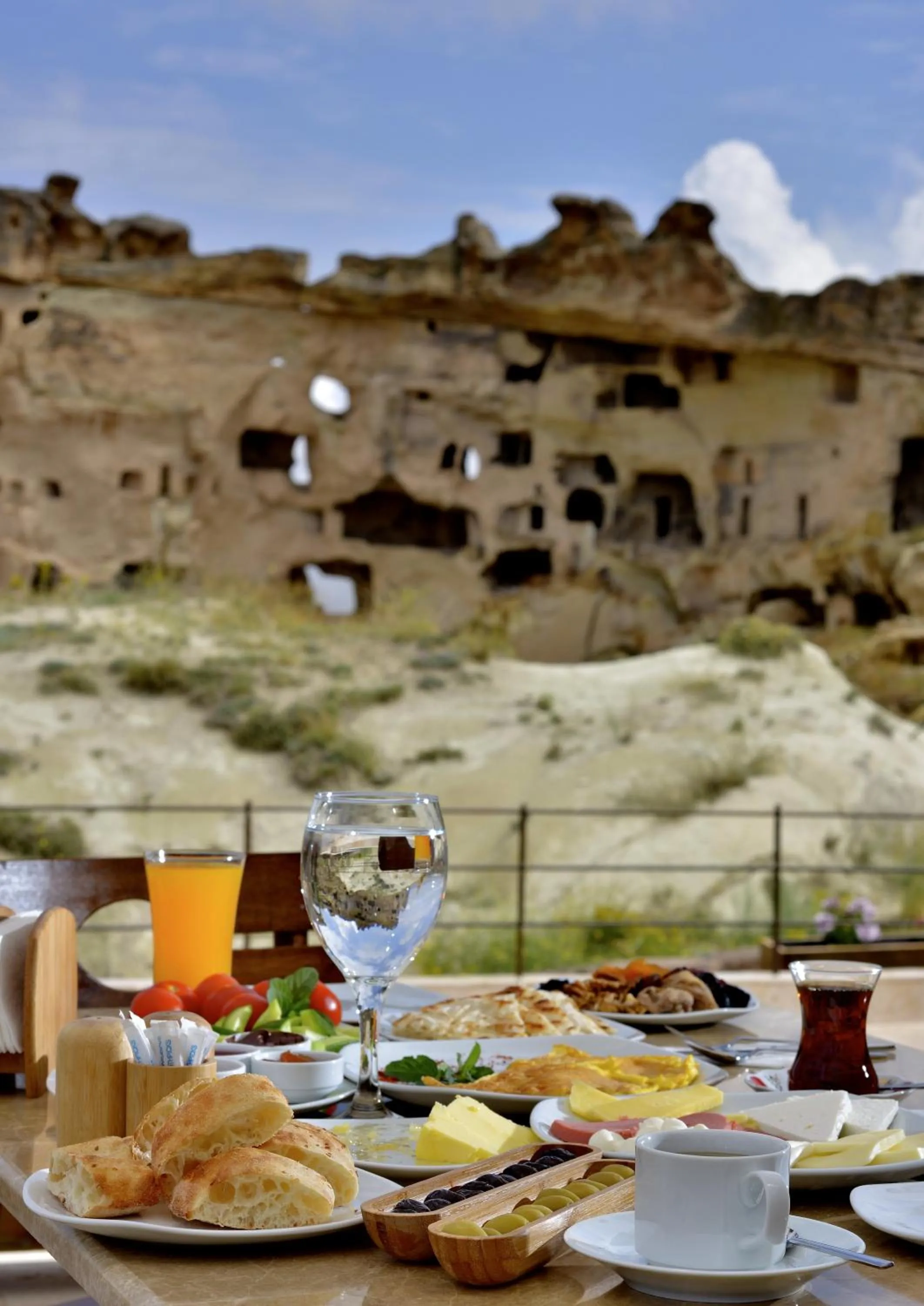 Day in Seki Cave Hotel