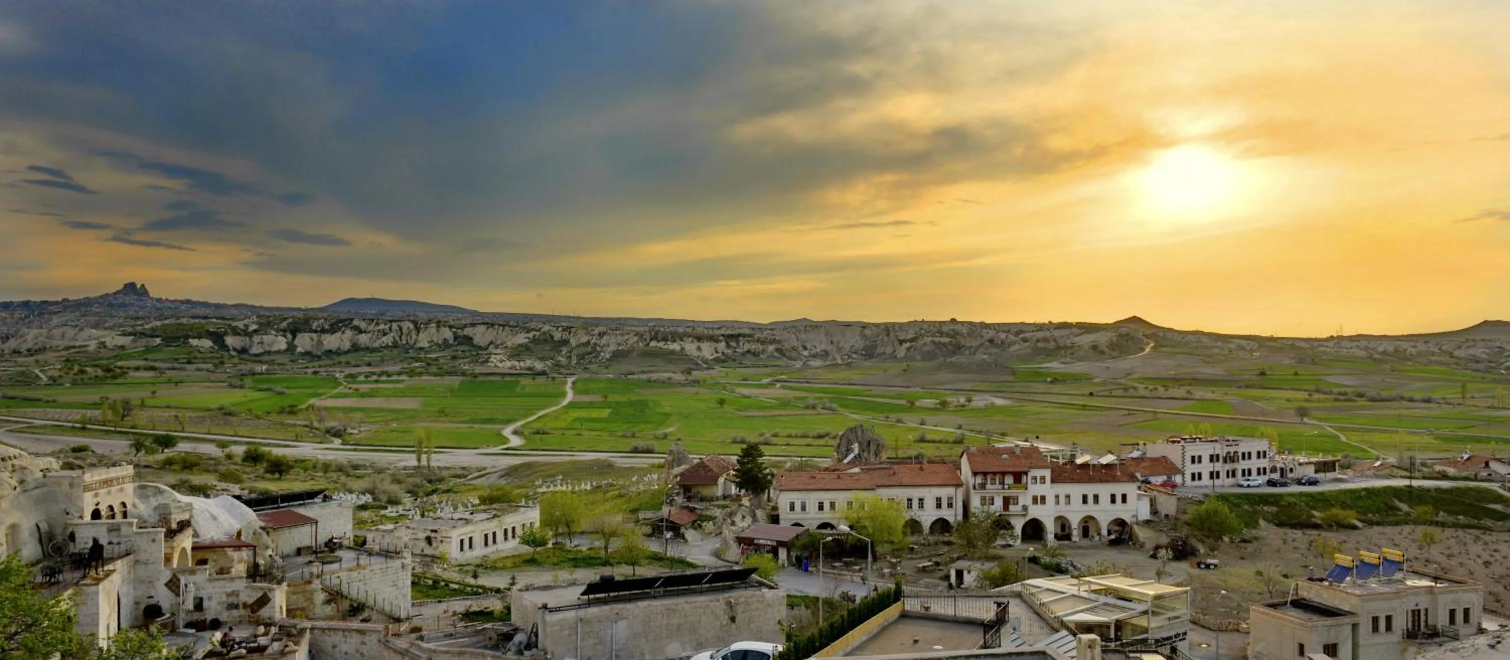 Neighbourhood in Seki Cave Hotel
